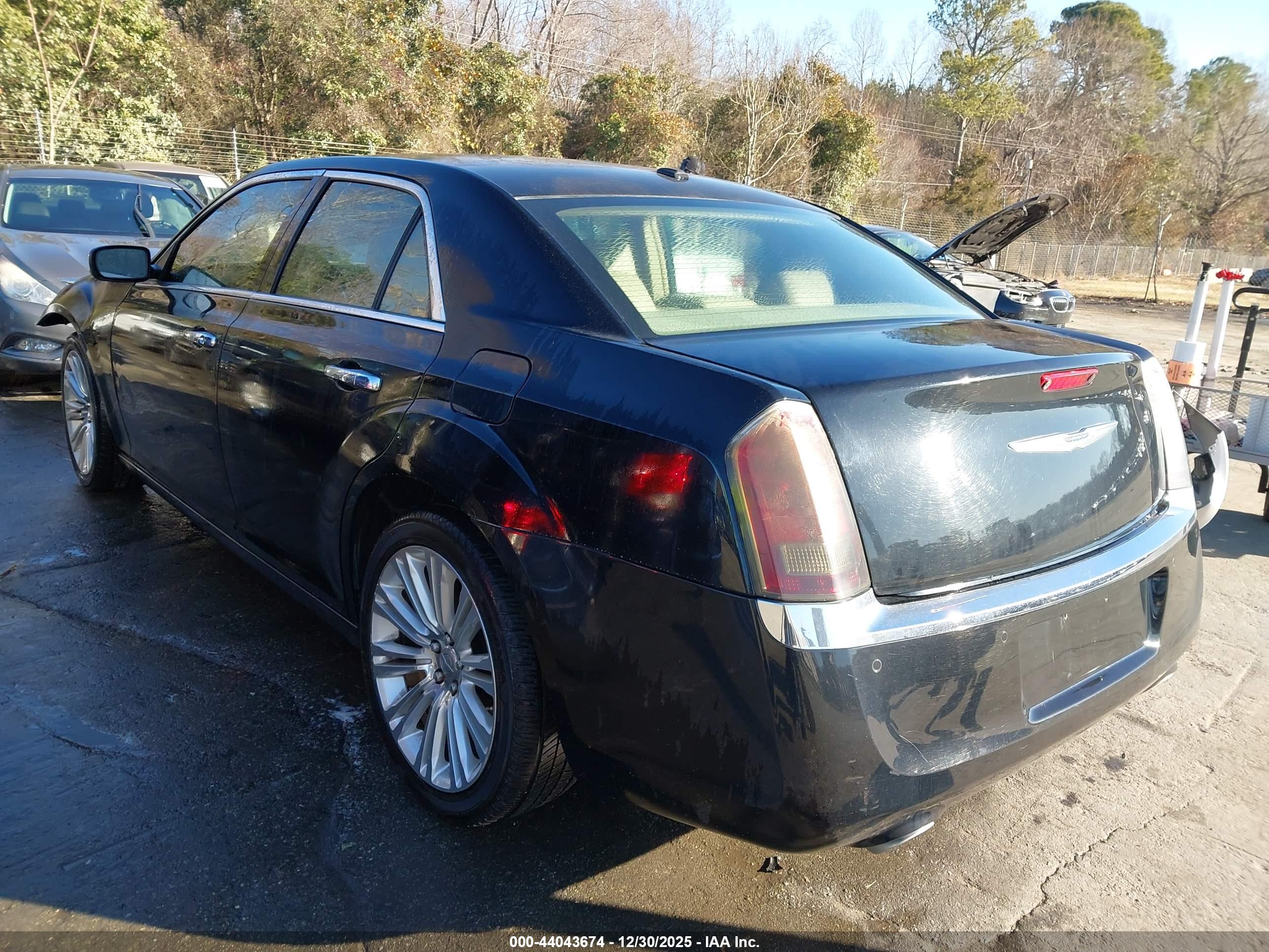 CHRYSLER 300 image 3