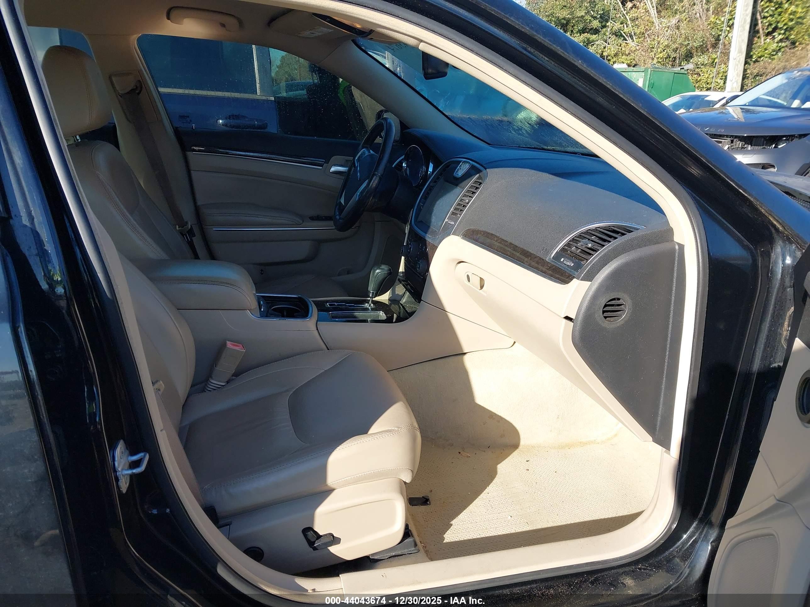 CHRYSLER 300 image 5