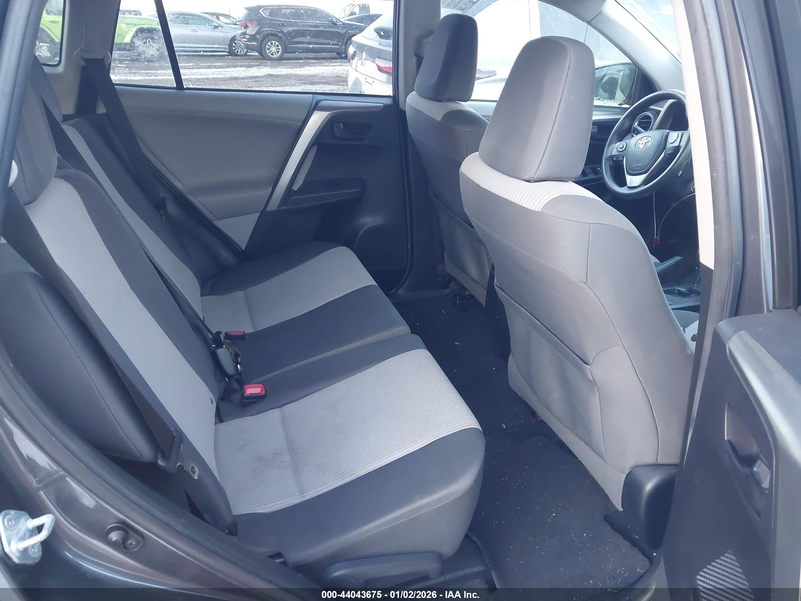 TOYOTA RAV4 image 8