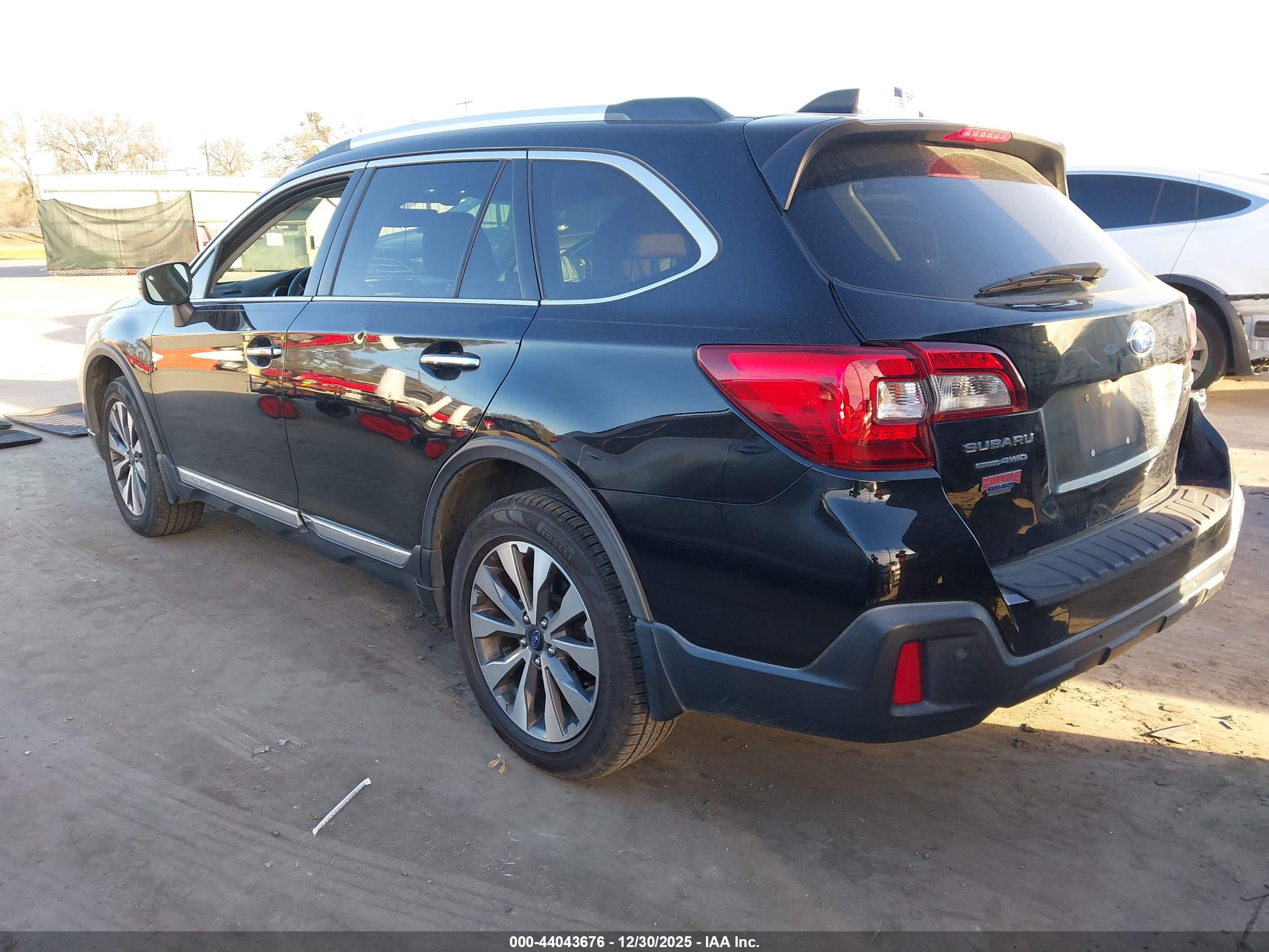 SUBARU OUTBACK image 3