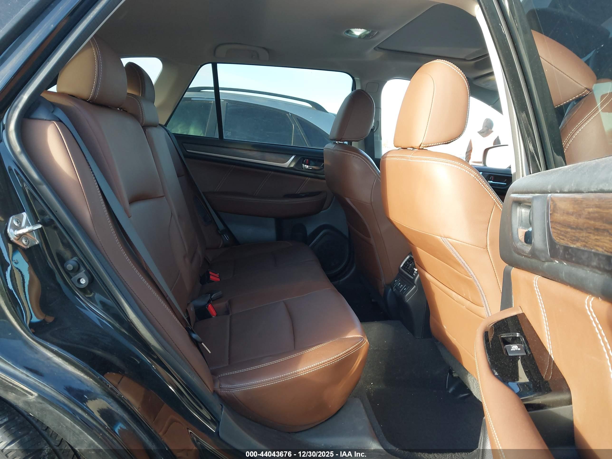 SUBARU OUTBACK image 8