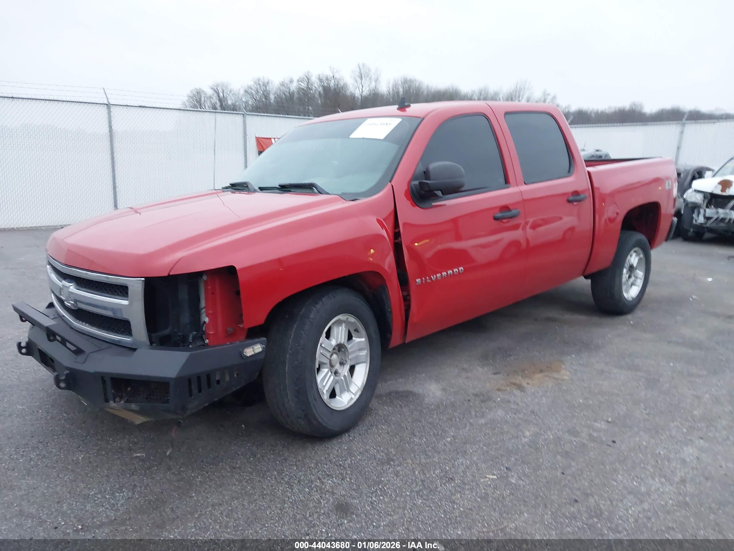 CHEVROLET SILVERADO image 2