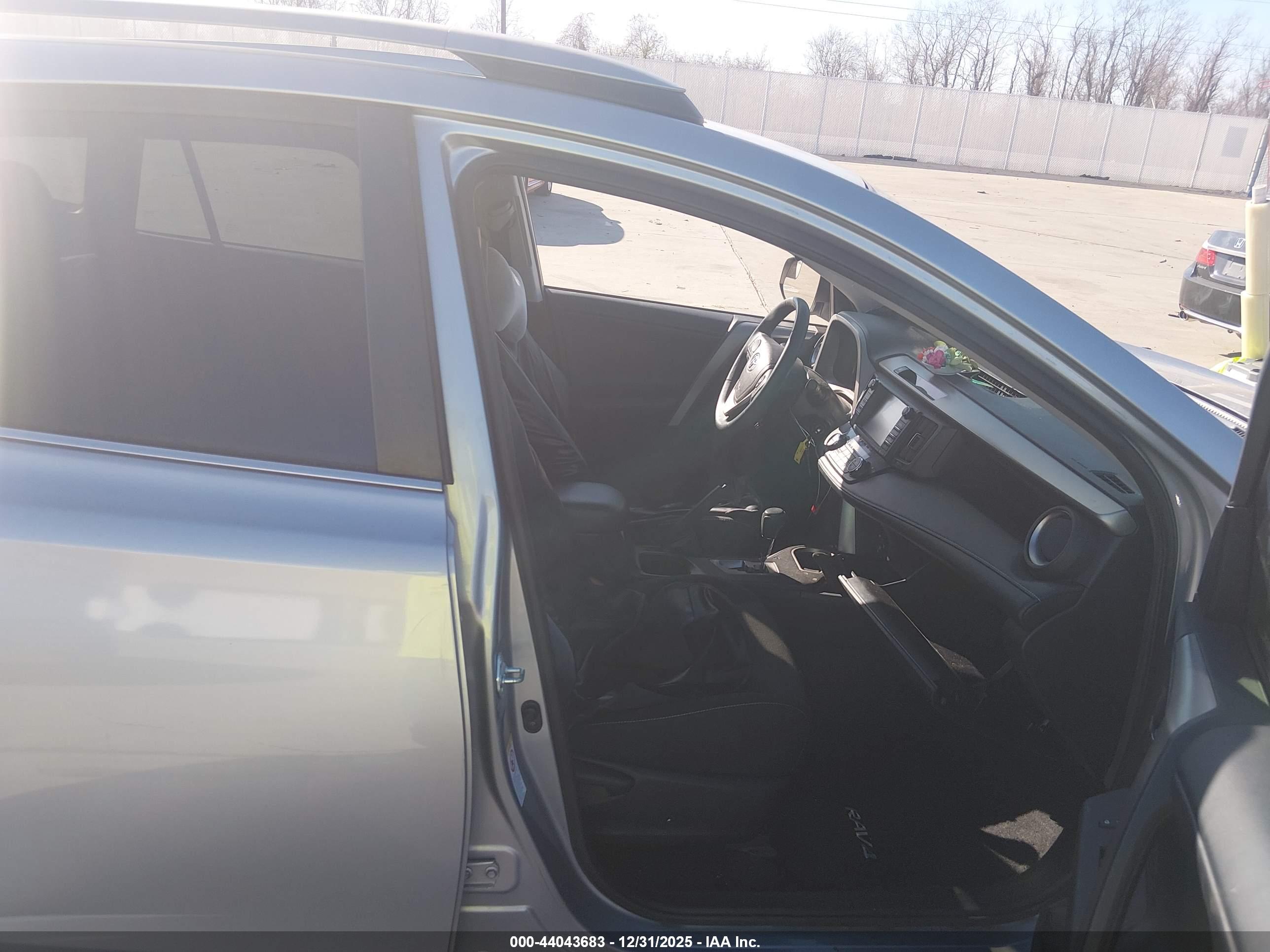 TOYOTA RAV4 image 5