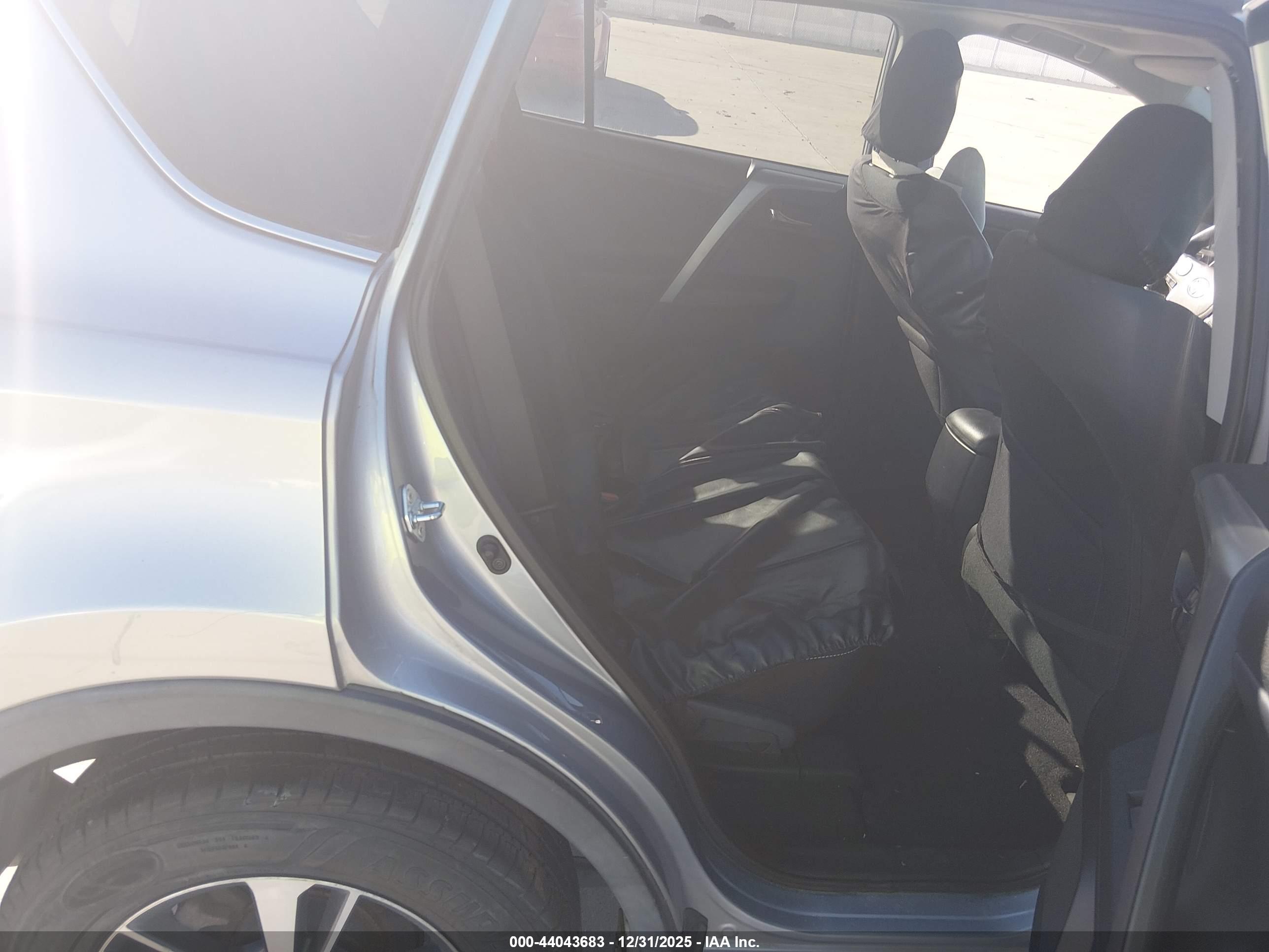 TOYOTA RAV4 image 8