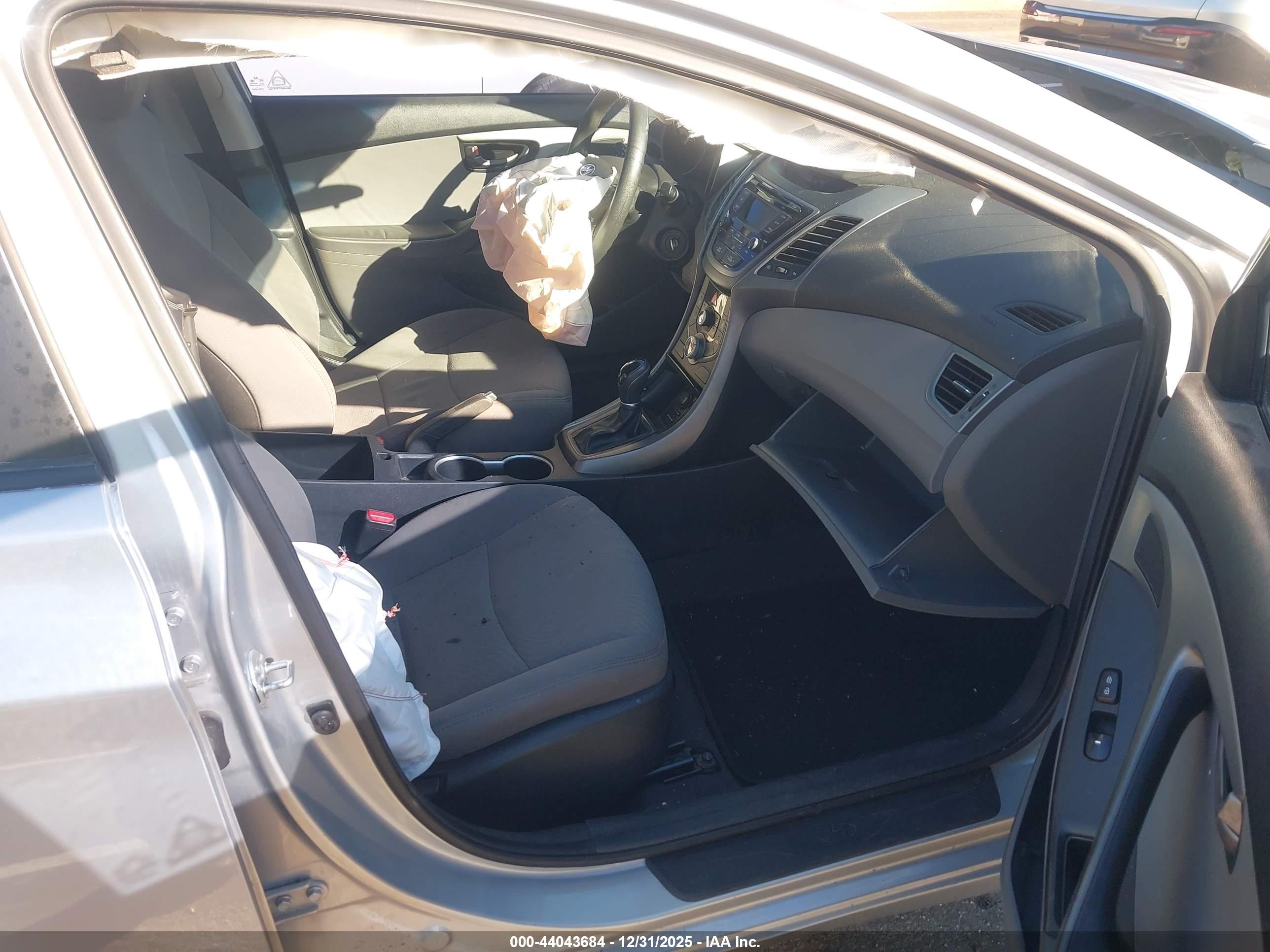 HYUNDAI ELANTRA image 5