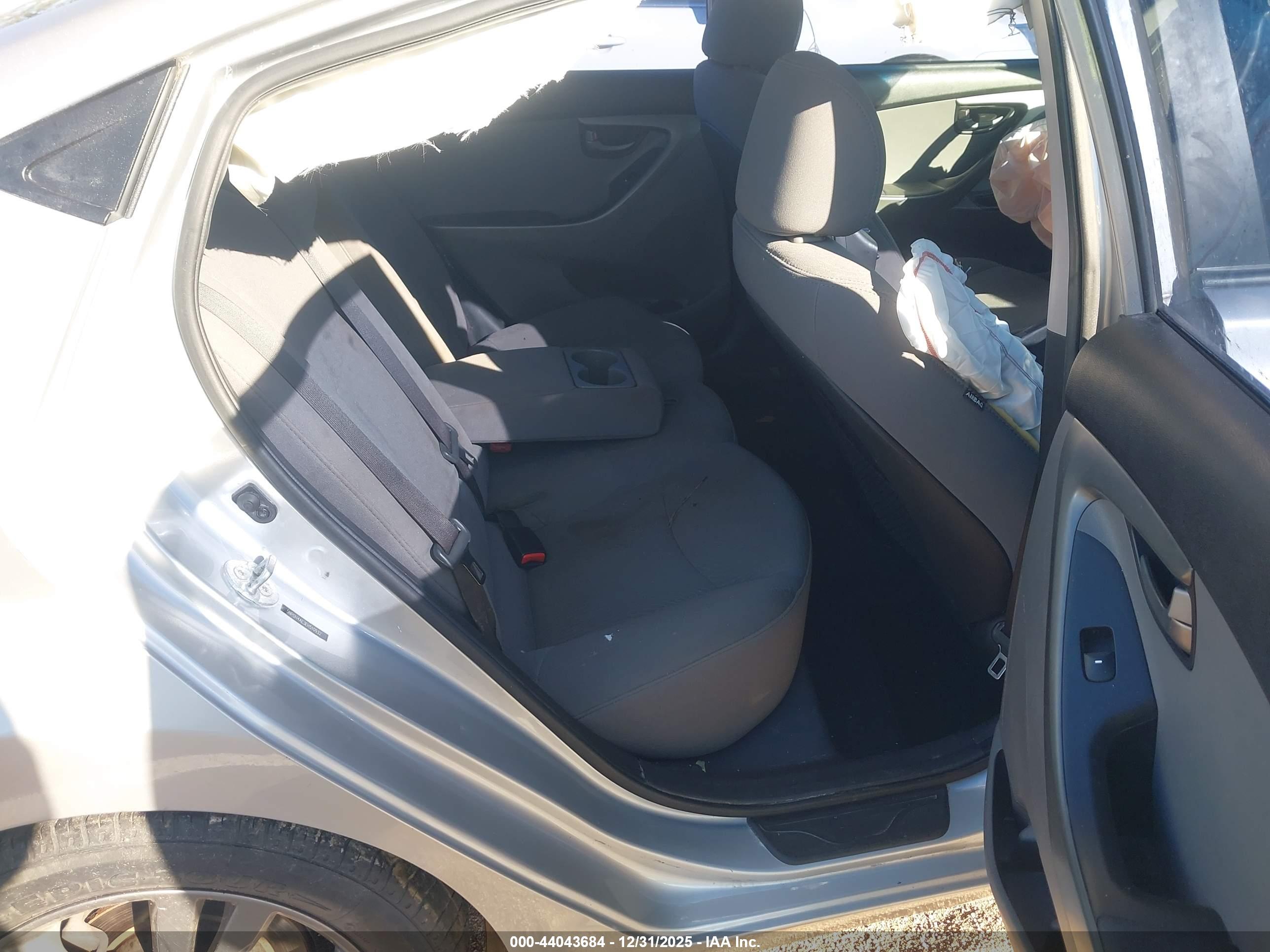 HYUNDAI ELANTRA image 8