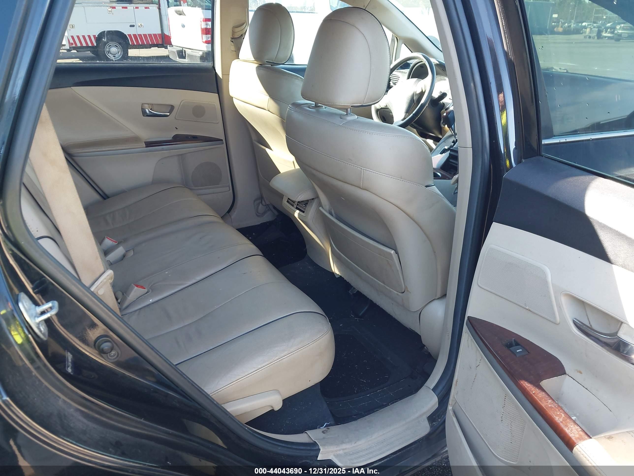 TOYOTA VENZA image 8