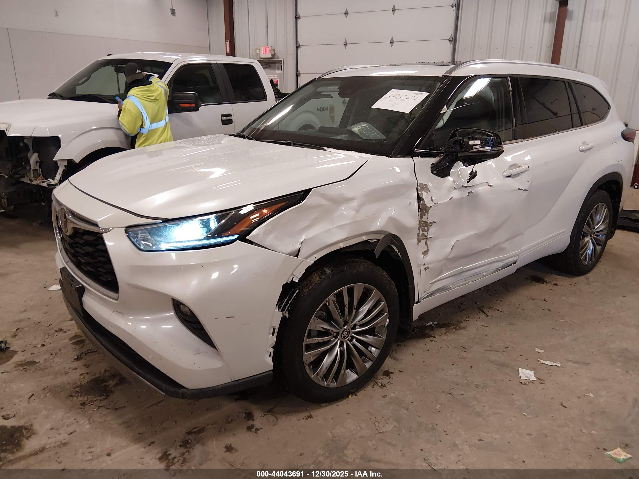 TOYOTA HIGHLANDER image 2