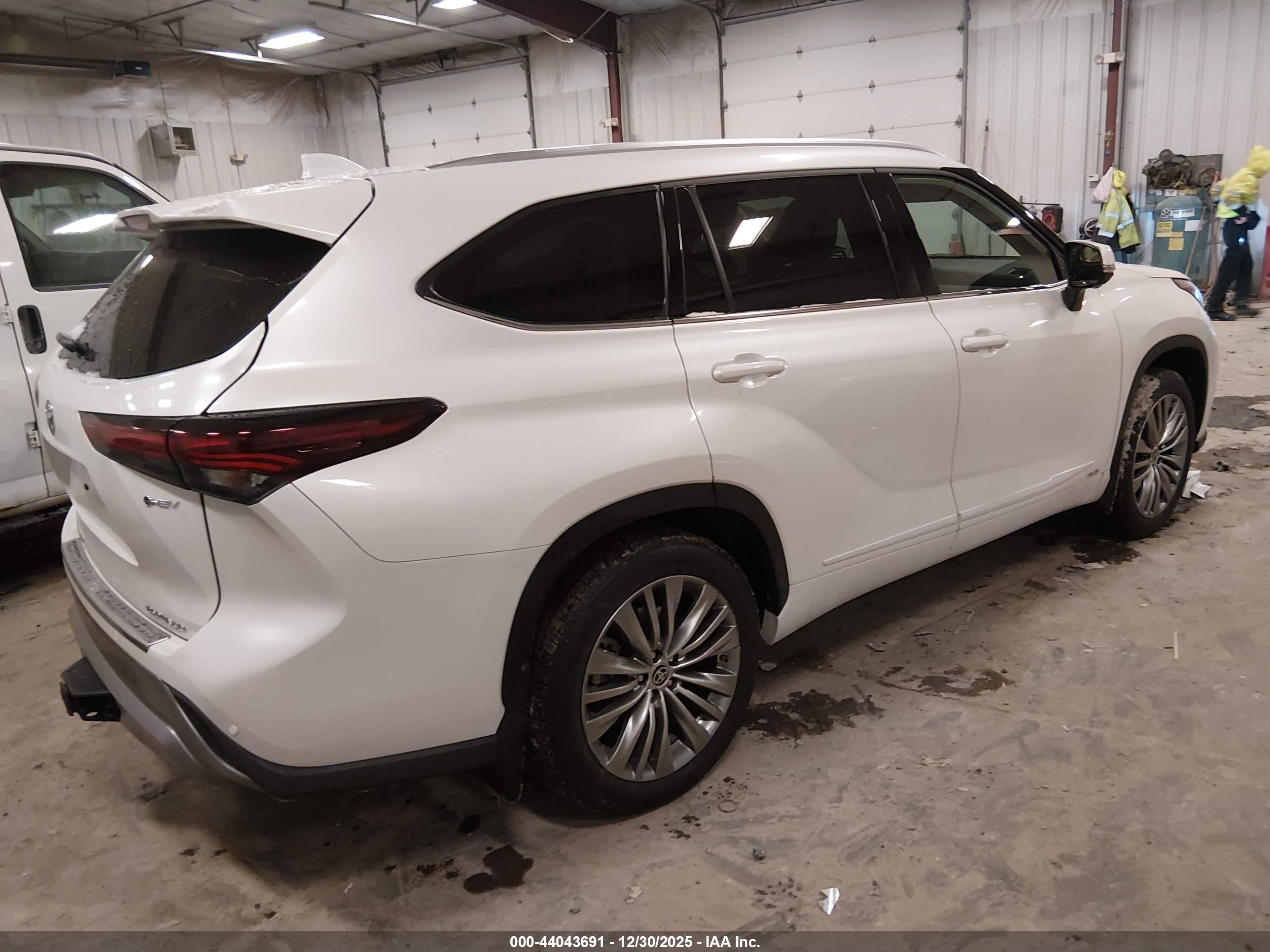 TOYOTA HIGHLANDER image 4