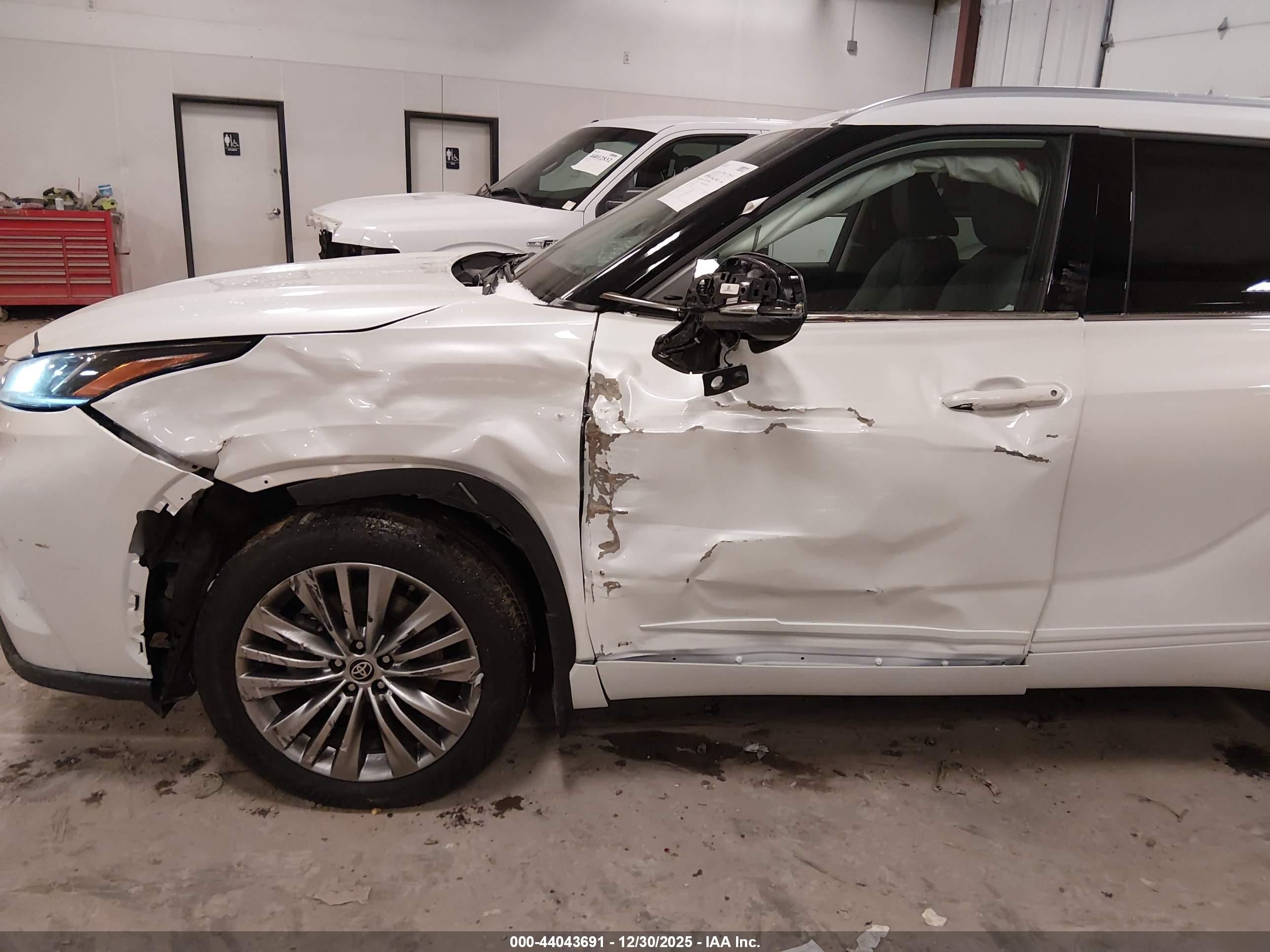 TOYOTA HIGHLANDER image 6