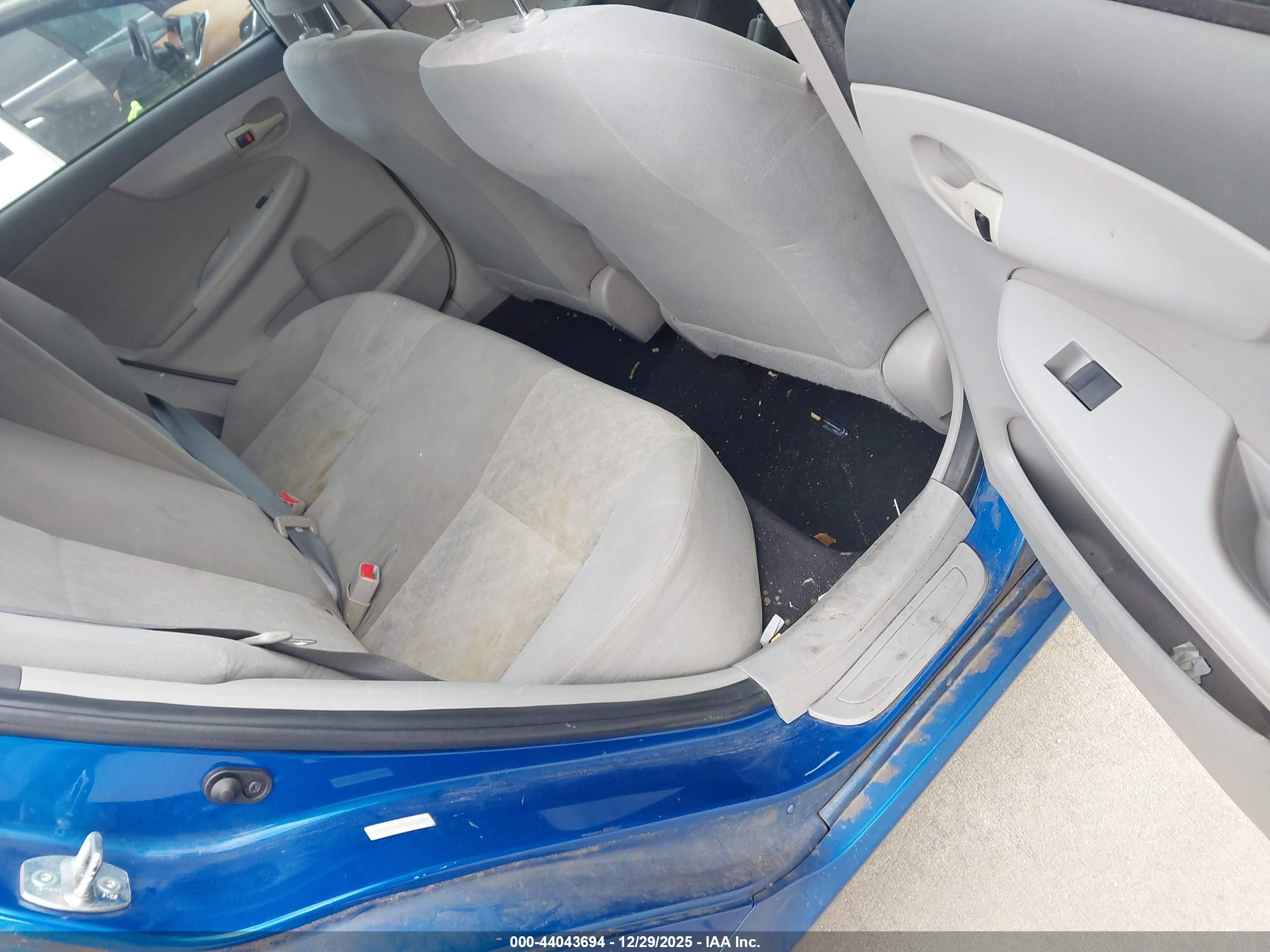 TOYOTA COROLLA image 8