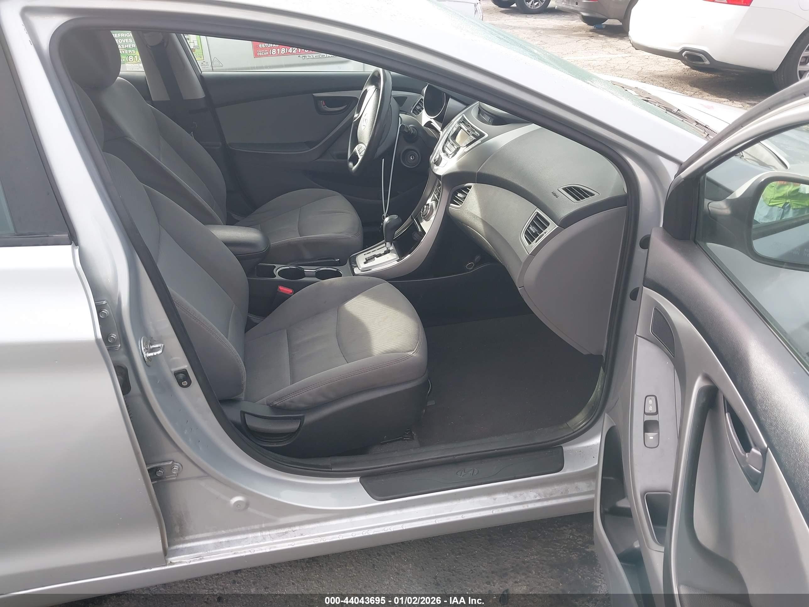HYUNDAI ELANTRA image 5