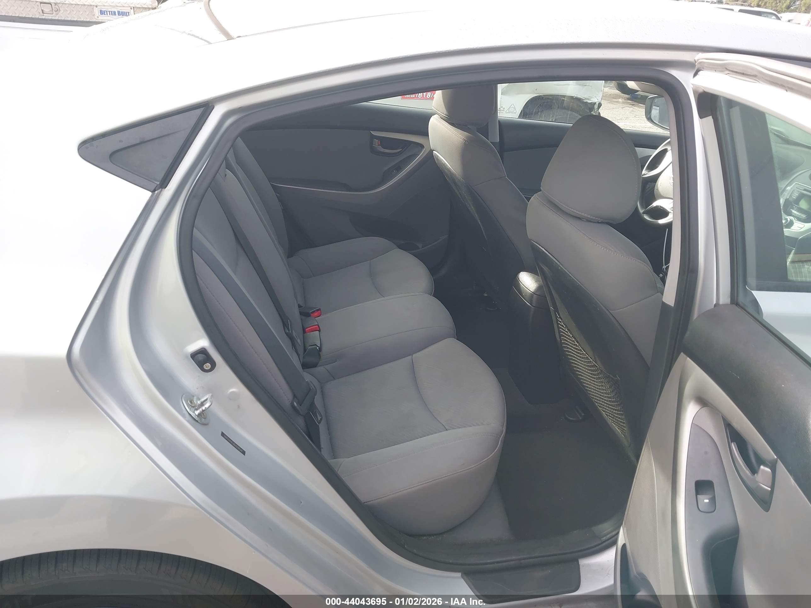 HYUNDAI ELANTRA image 8
