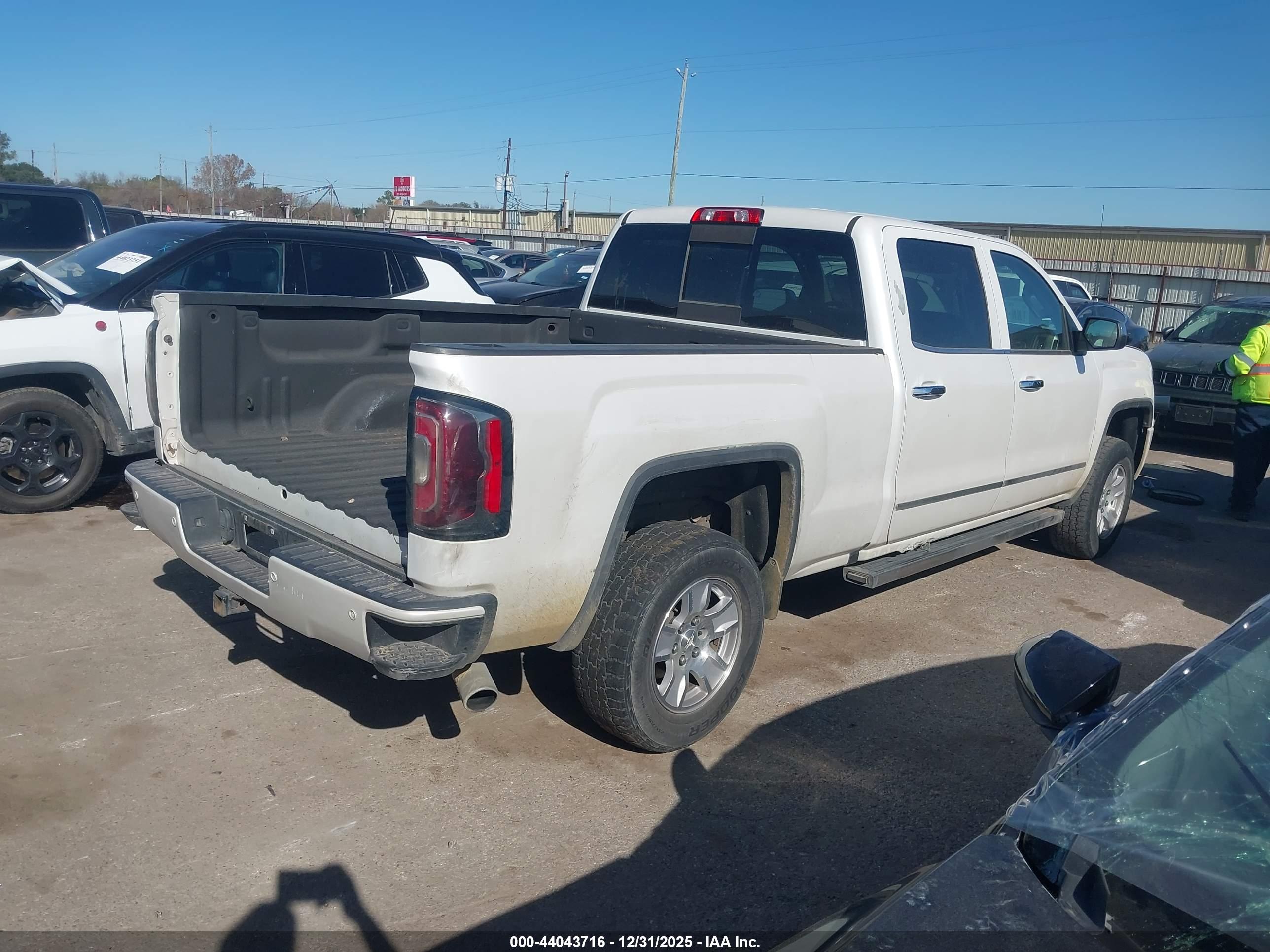 GMC SIERRA image 4
