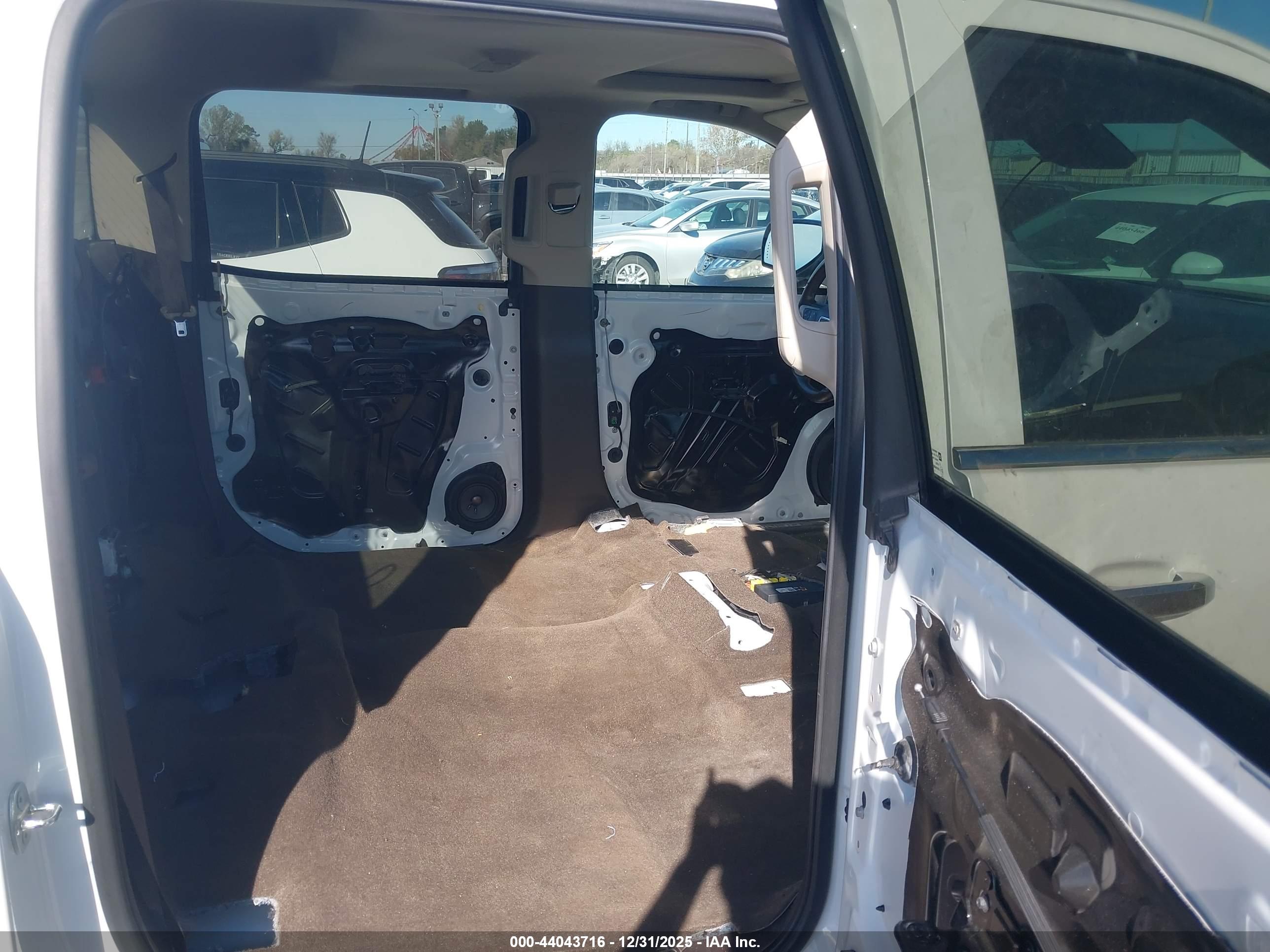 GMC SIERRA image 8