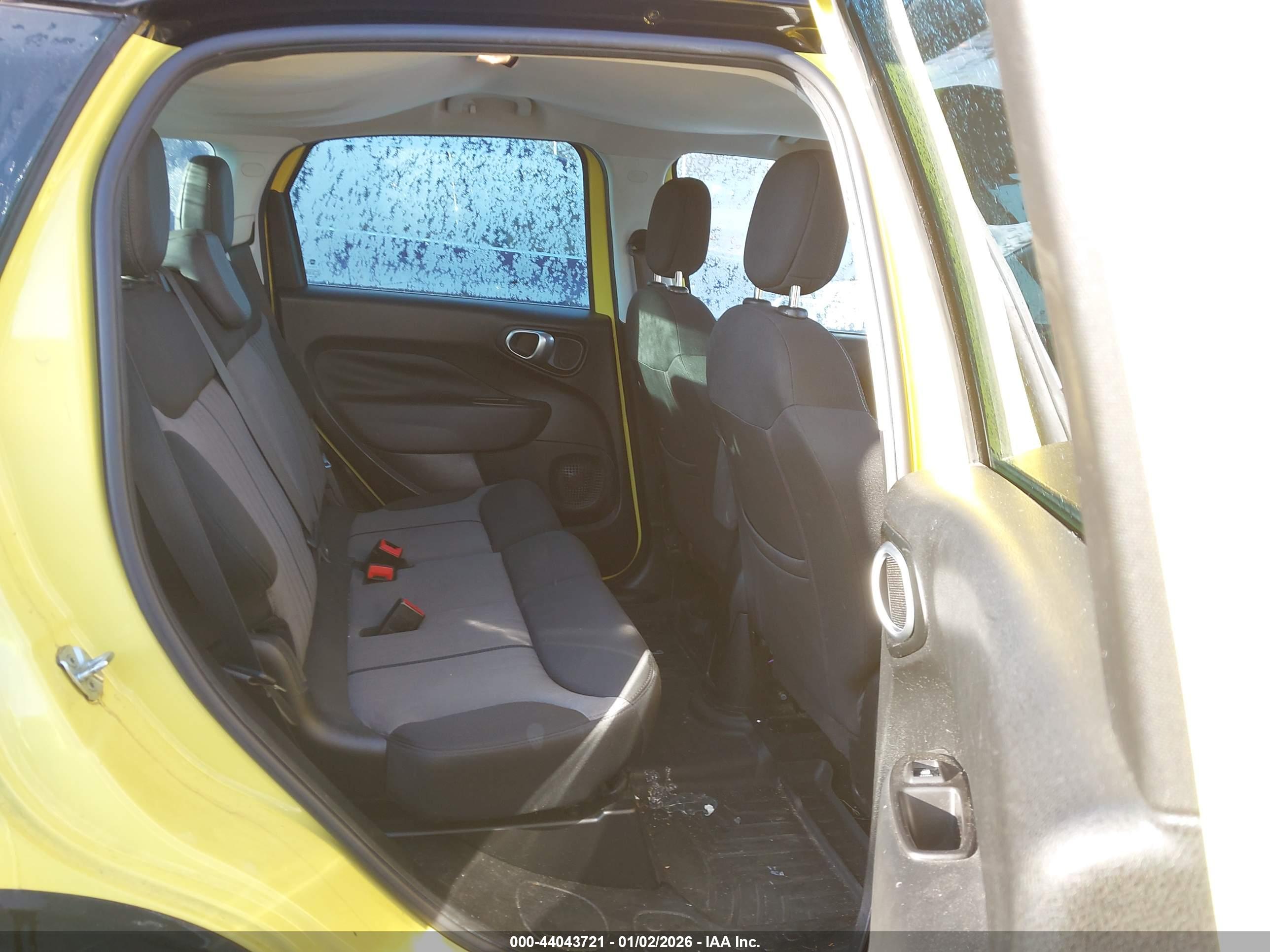 FIAT 500L image 8