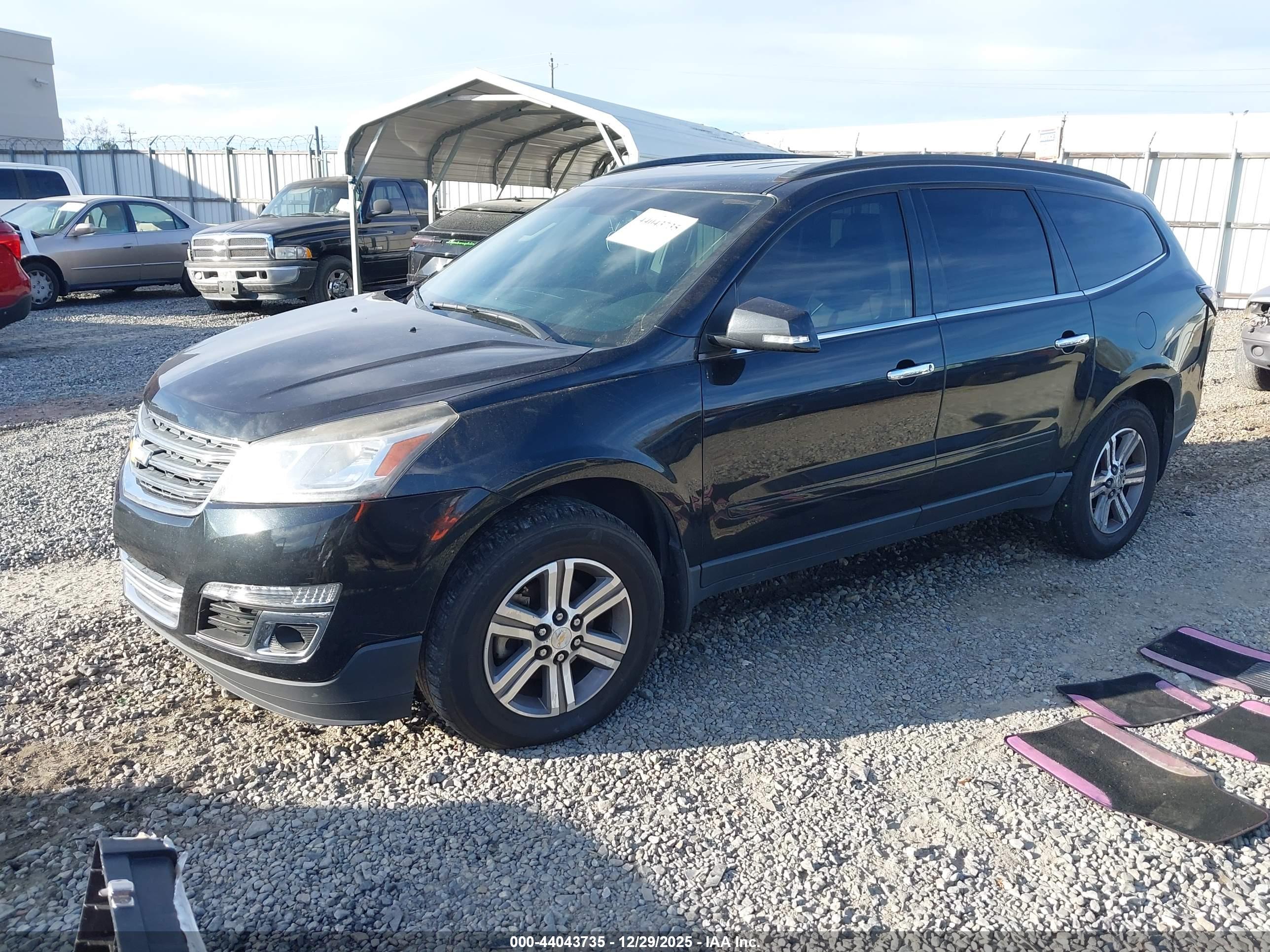 CHEVROLET TRAVERSE image 2