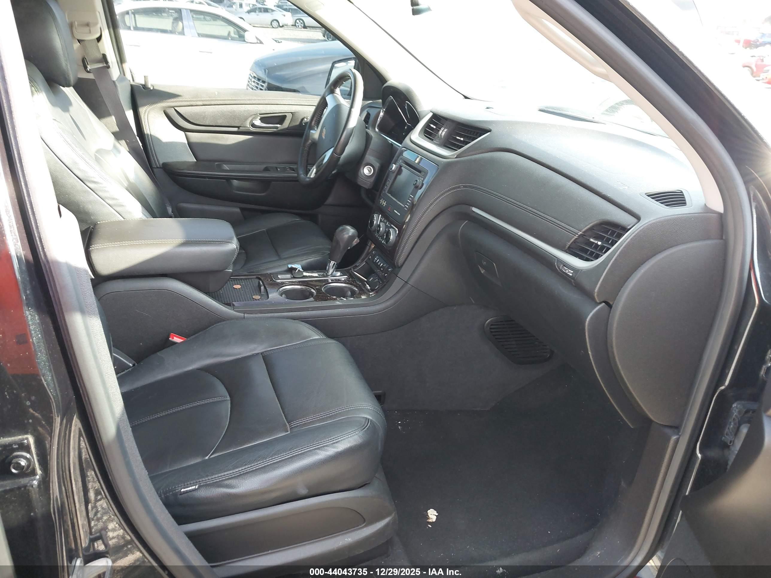 CHEVROLET TRAVERSE image 5