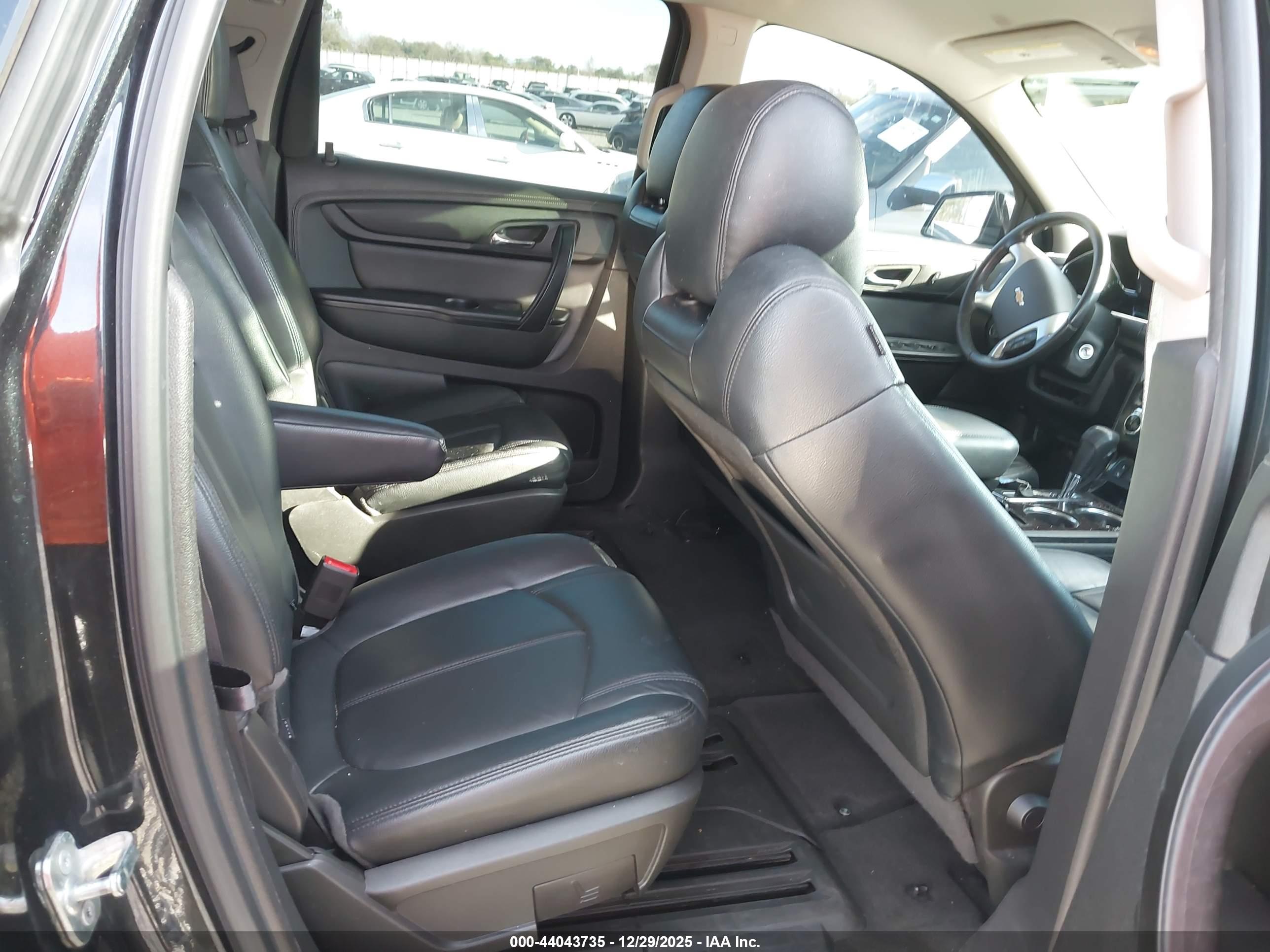 CHEVROLET TRAVERSE image 8