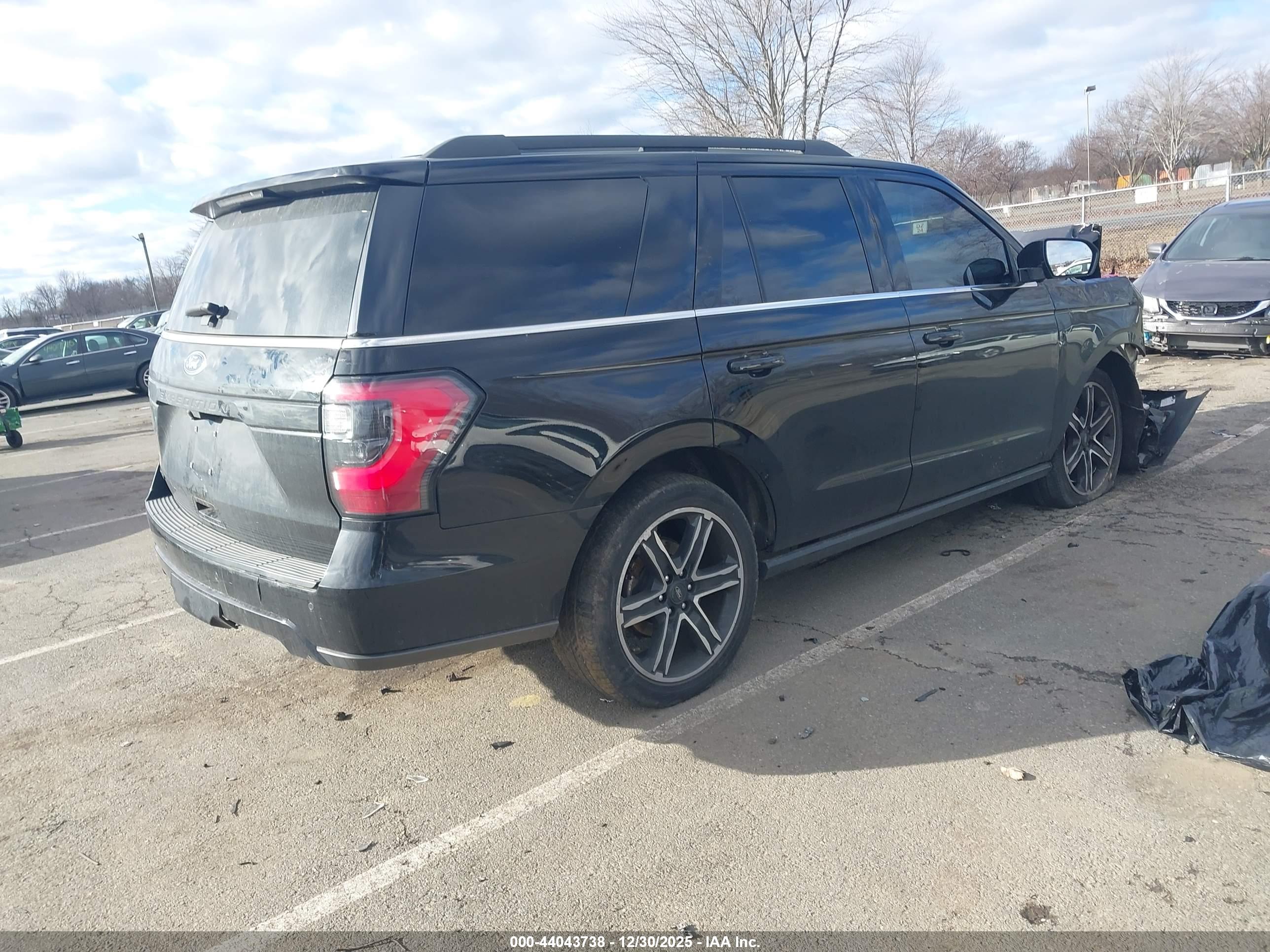 FORD EXPEDITION image 4