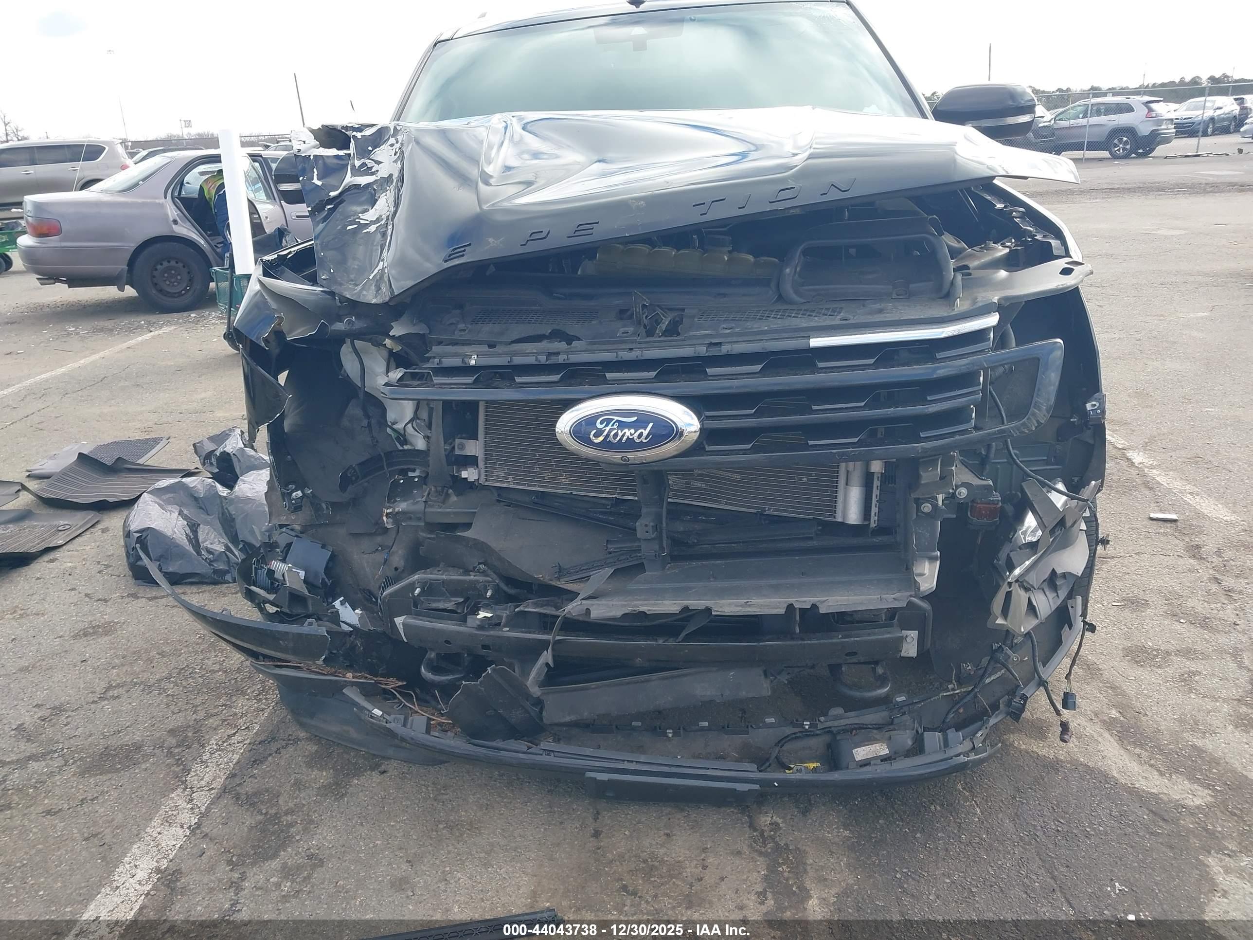 FORD EXPEDITION image 6