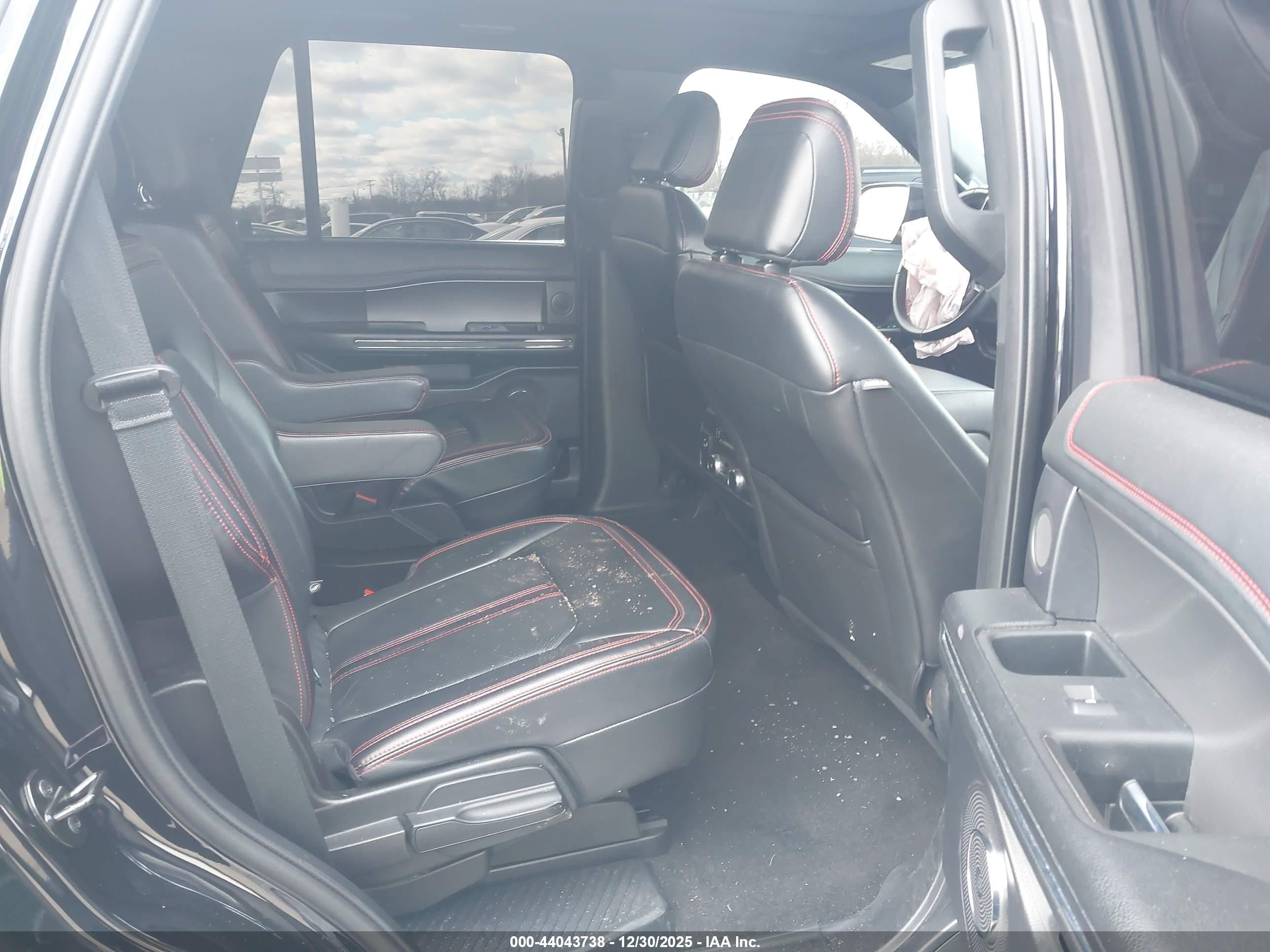 FORD EXPEDITION image 8