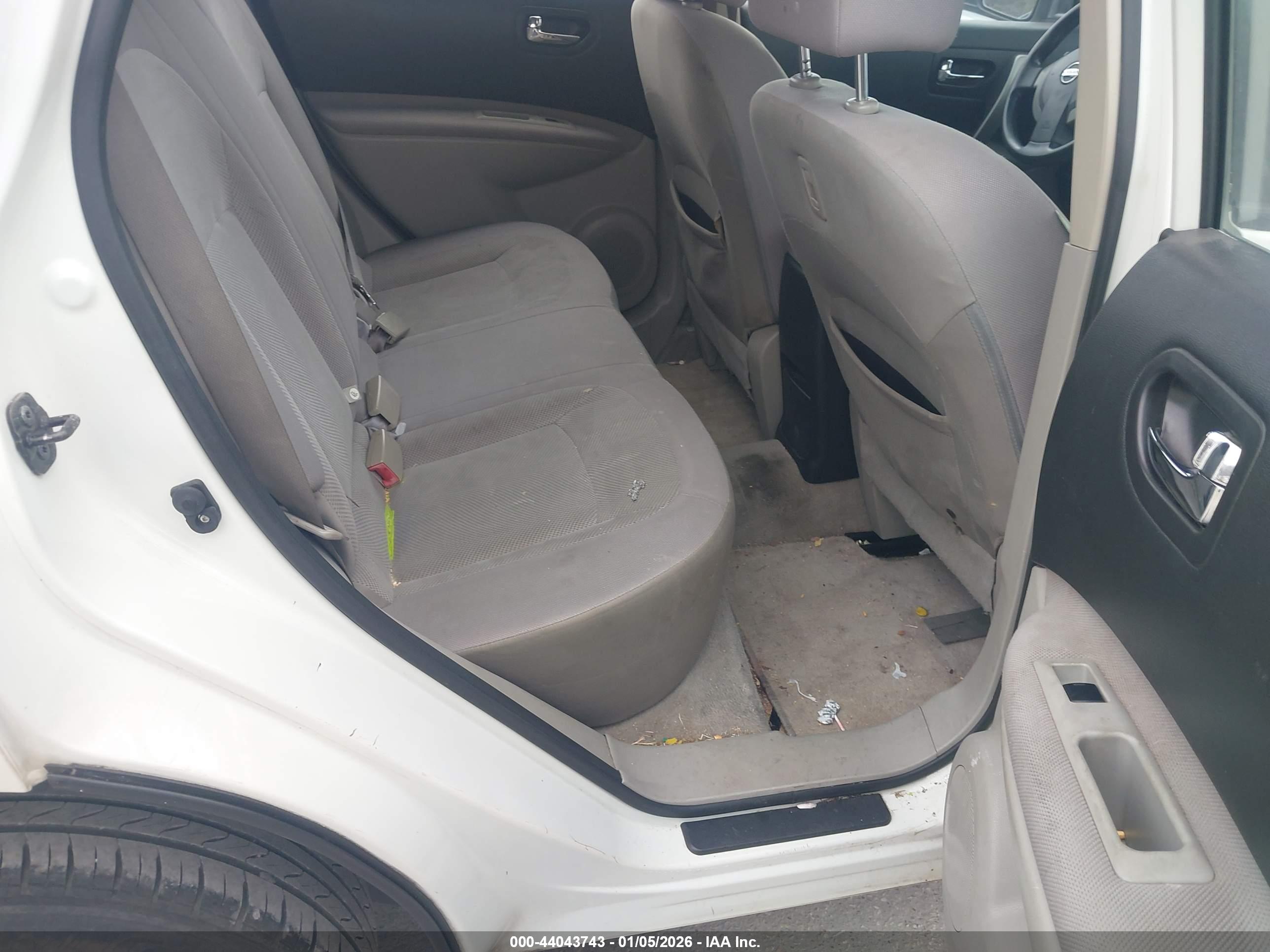 NISSAN ROGUE image 8