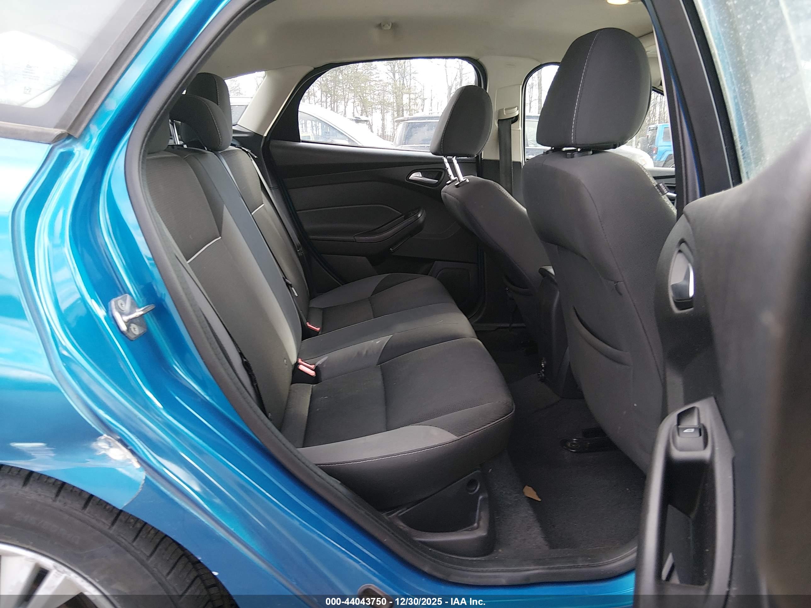 FORD FOCUS image 8