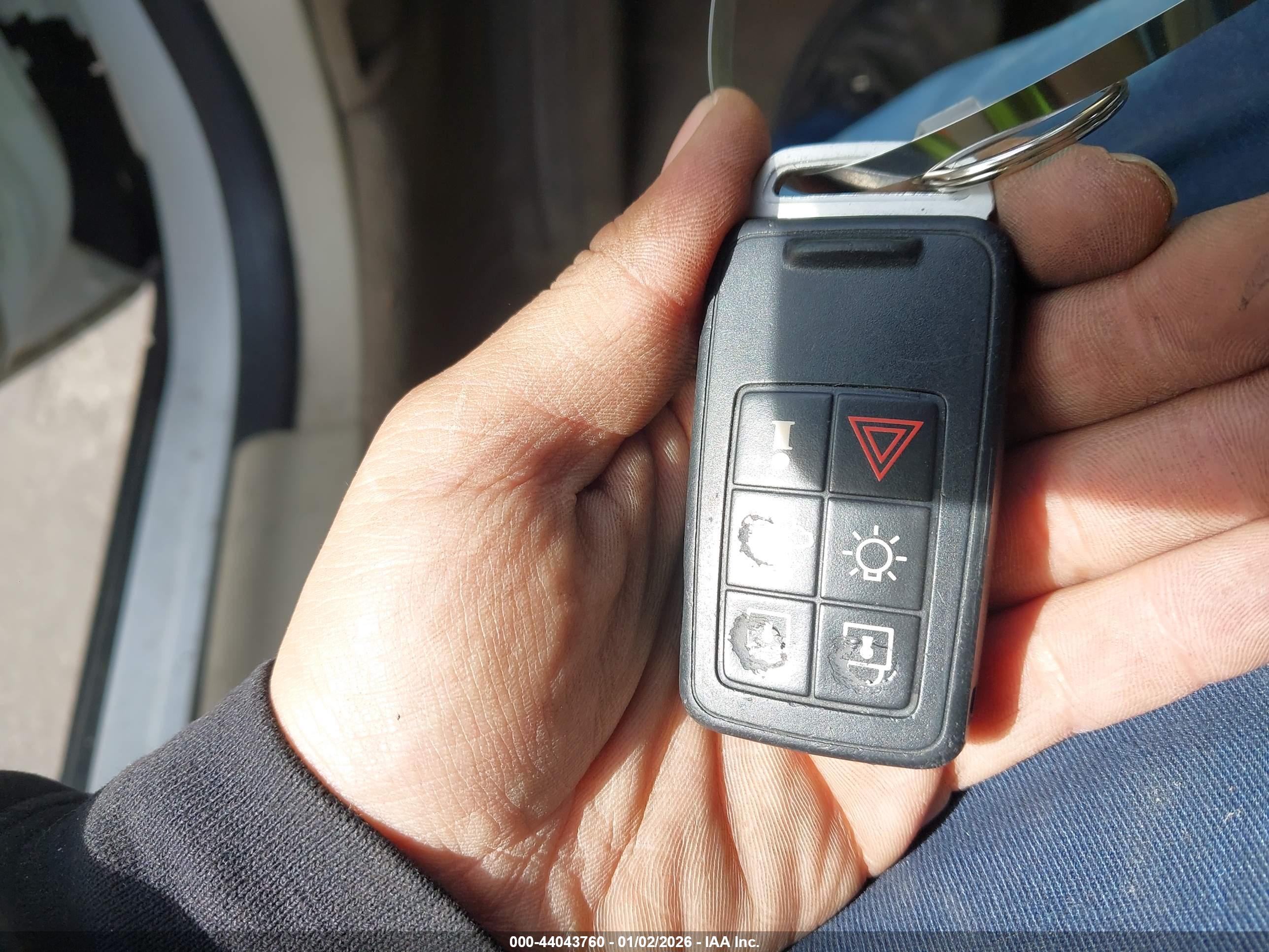 VOLVO XC60 image 11