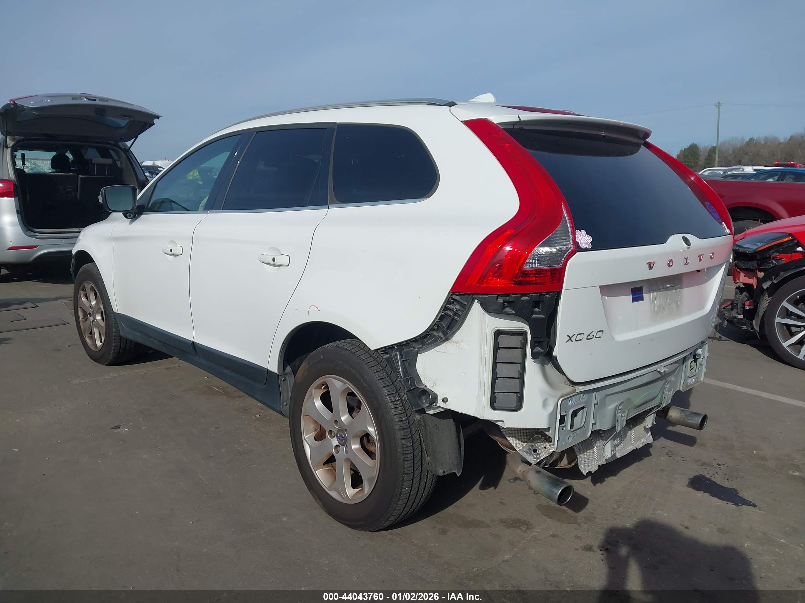 VOLVO XC60 image 3