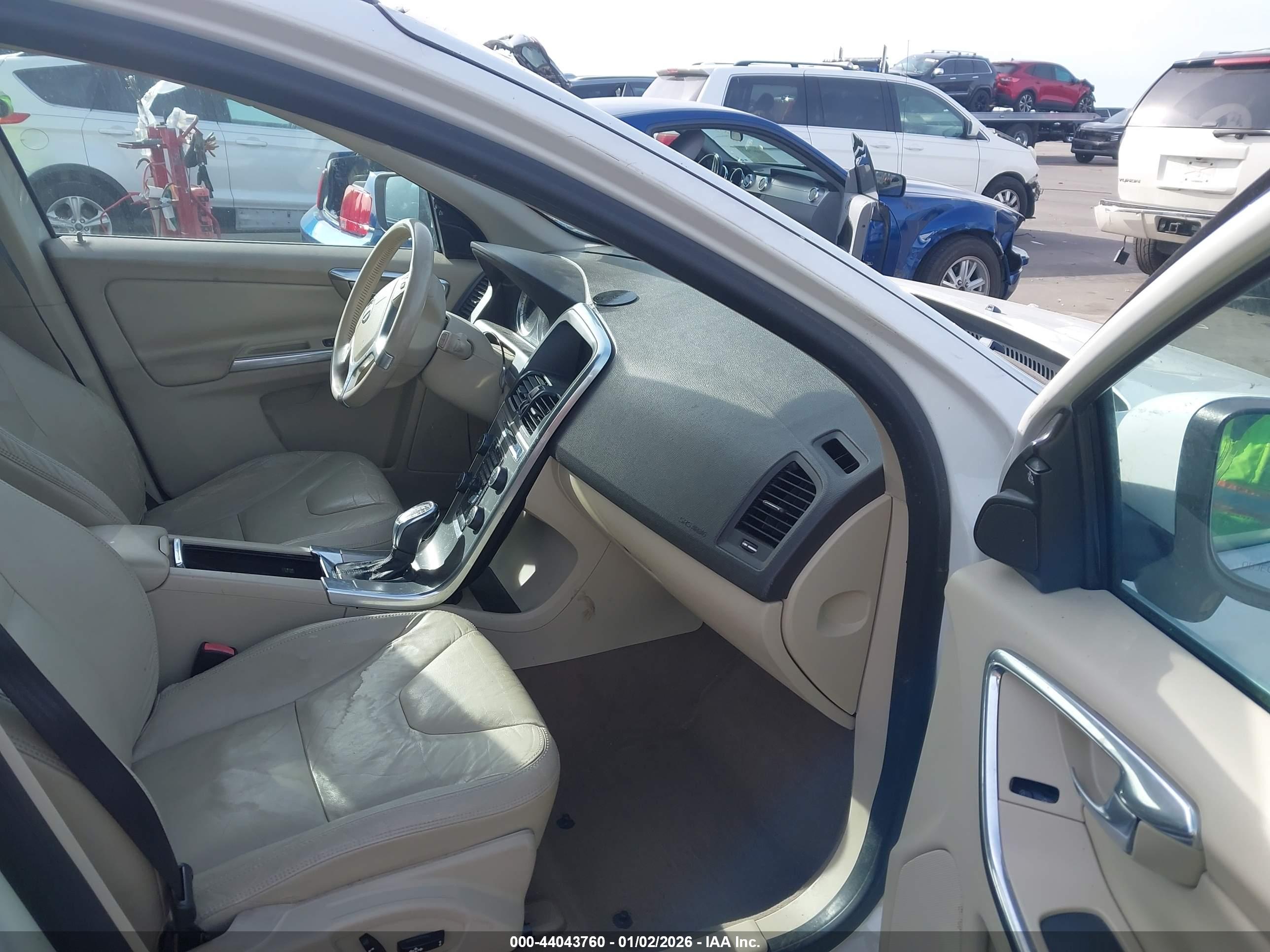 VOLVO XC60 image 5