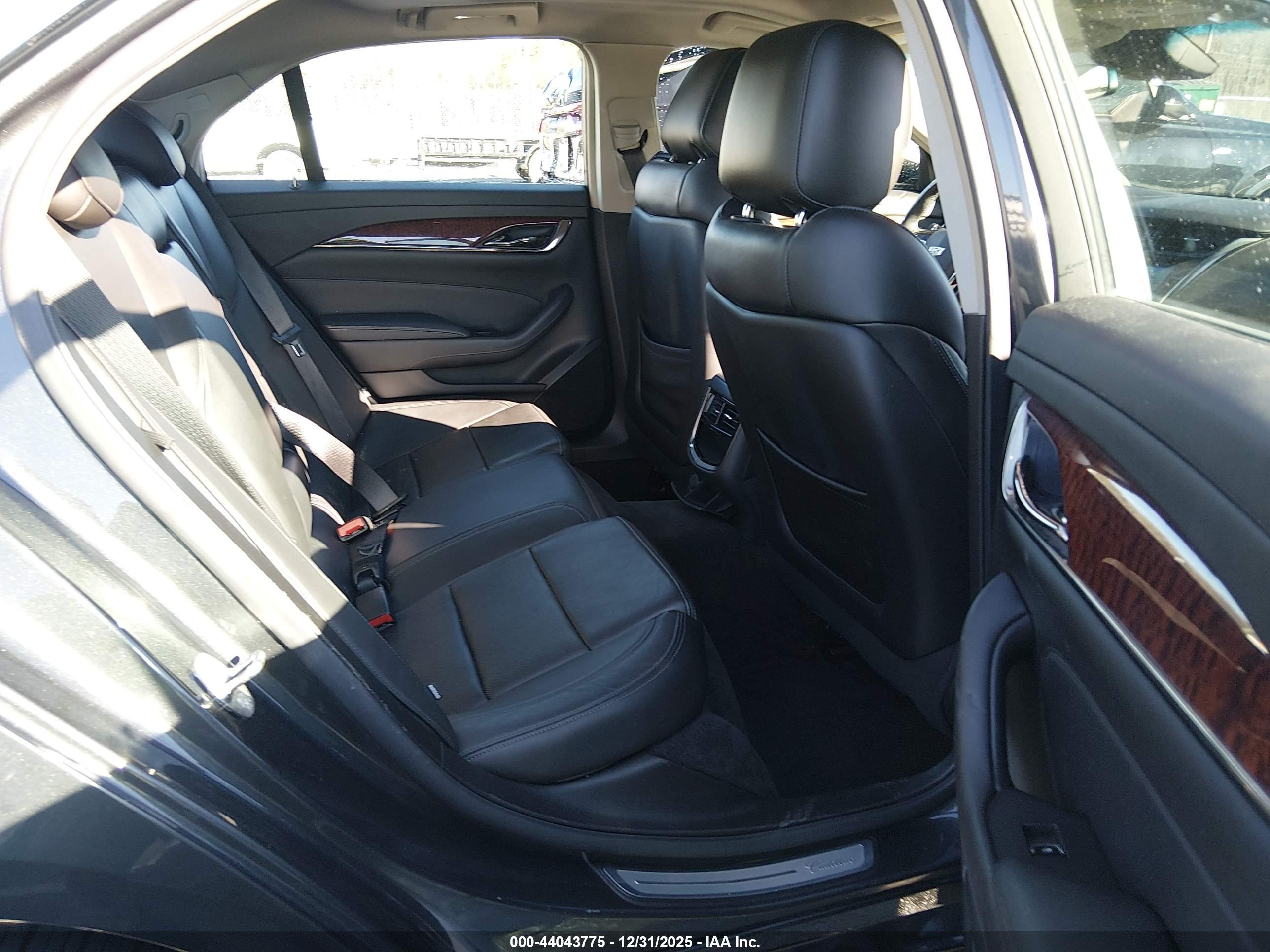 CADILLAC CTS image 8