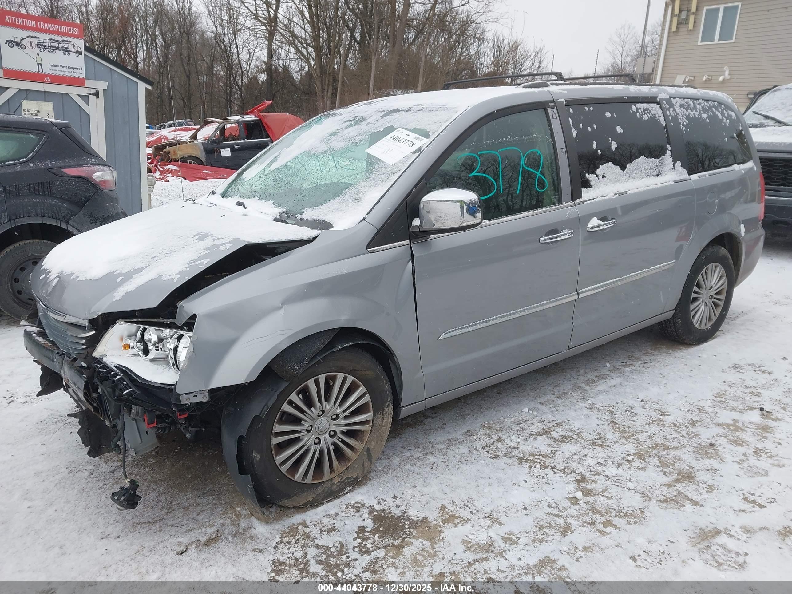 CHRYSLER TOWN image 2