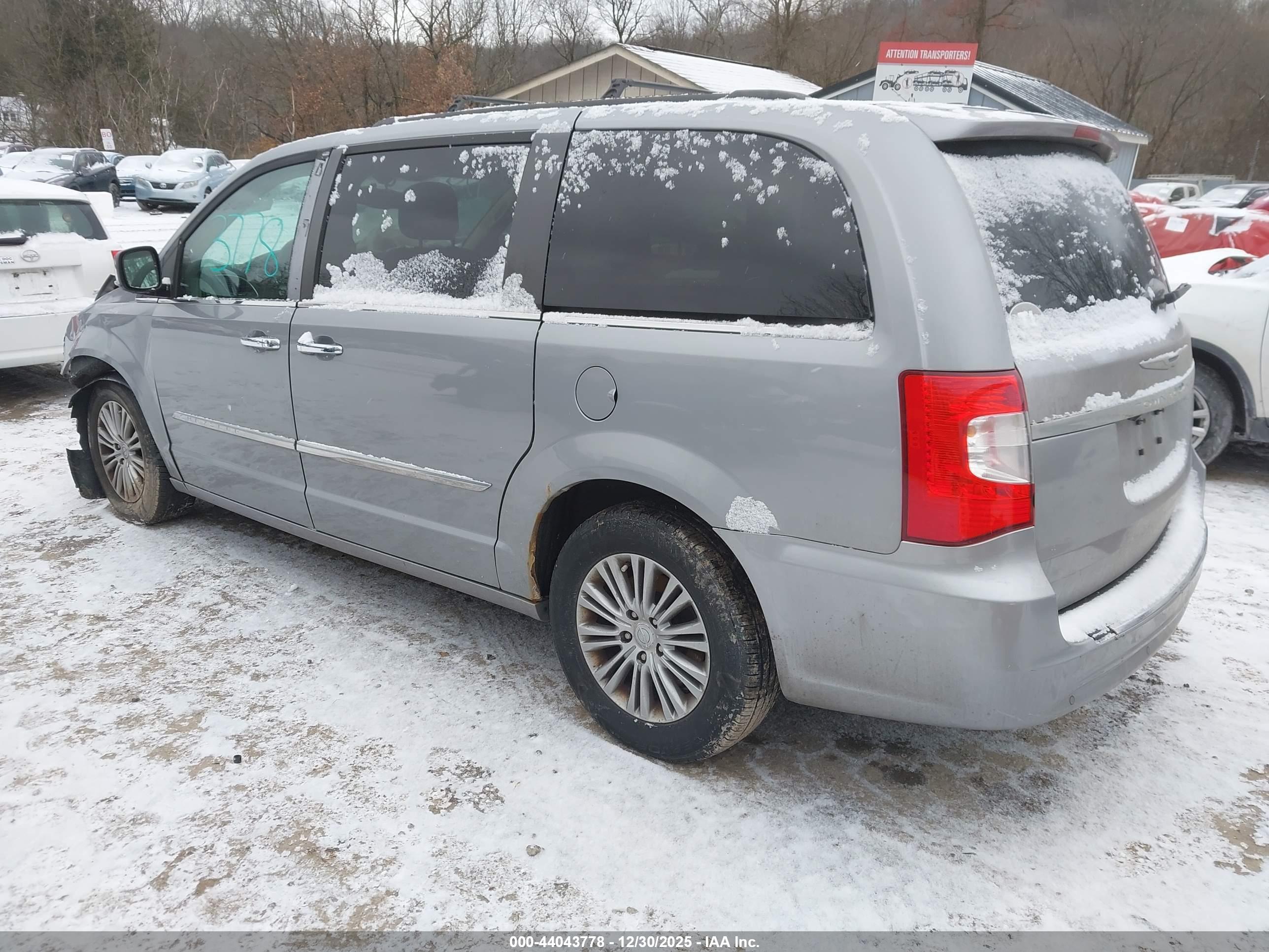 CHRYSLER TOWN image 3