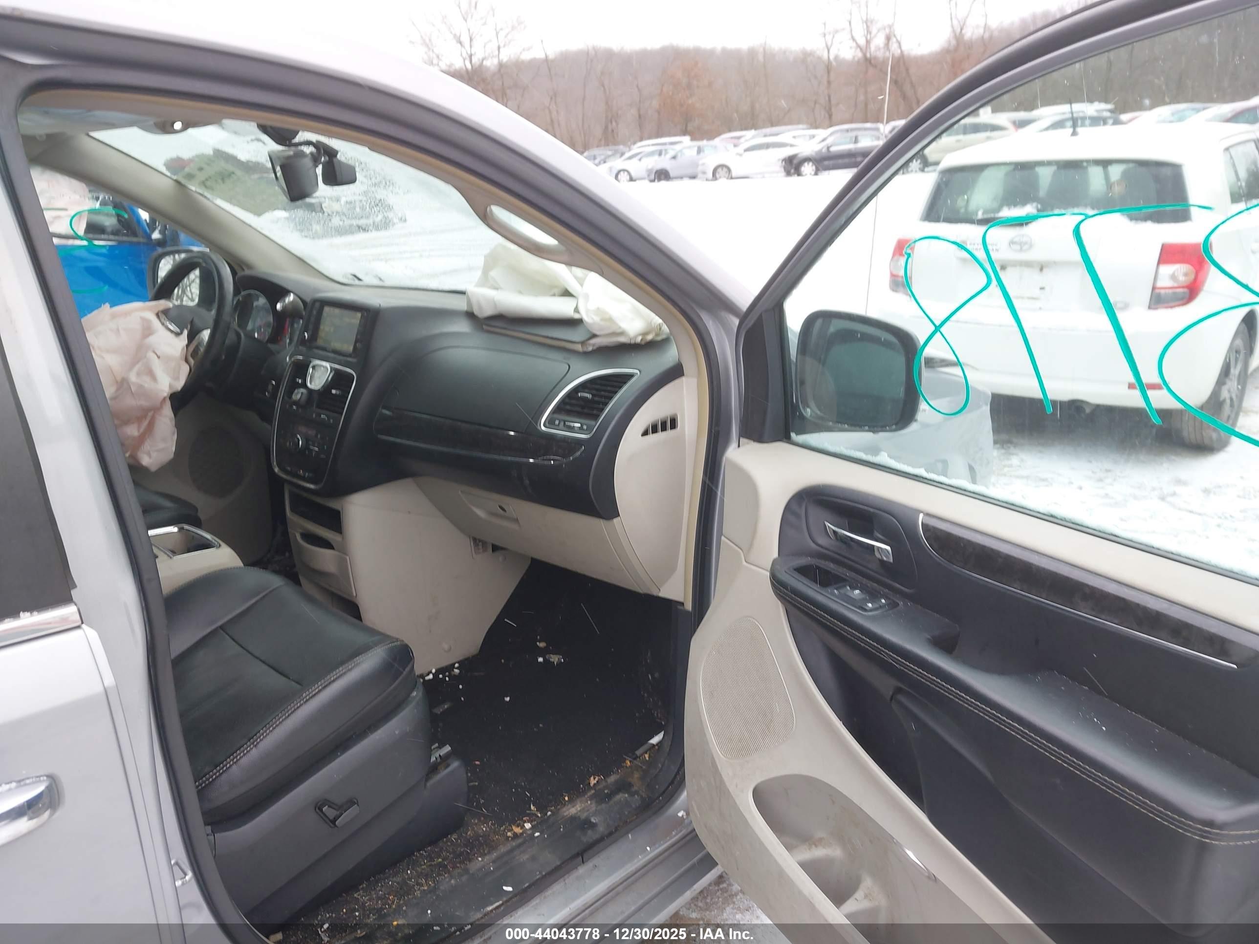 CHRYSLER TOWN image 5
