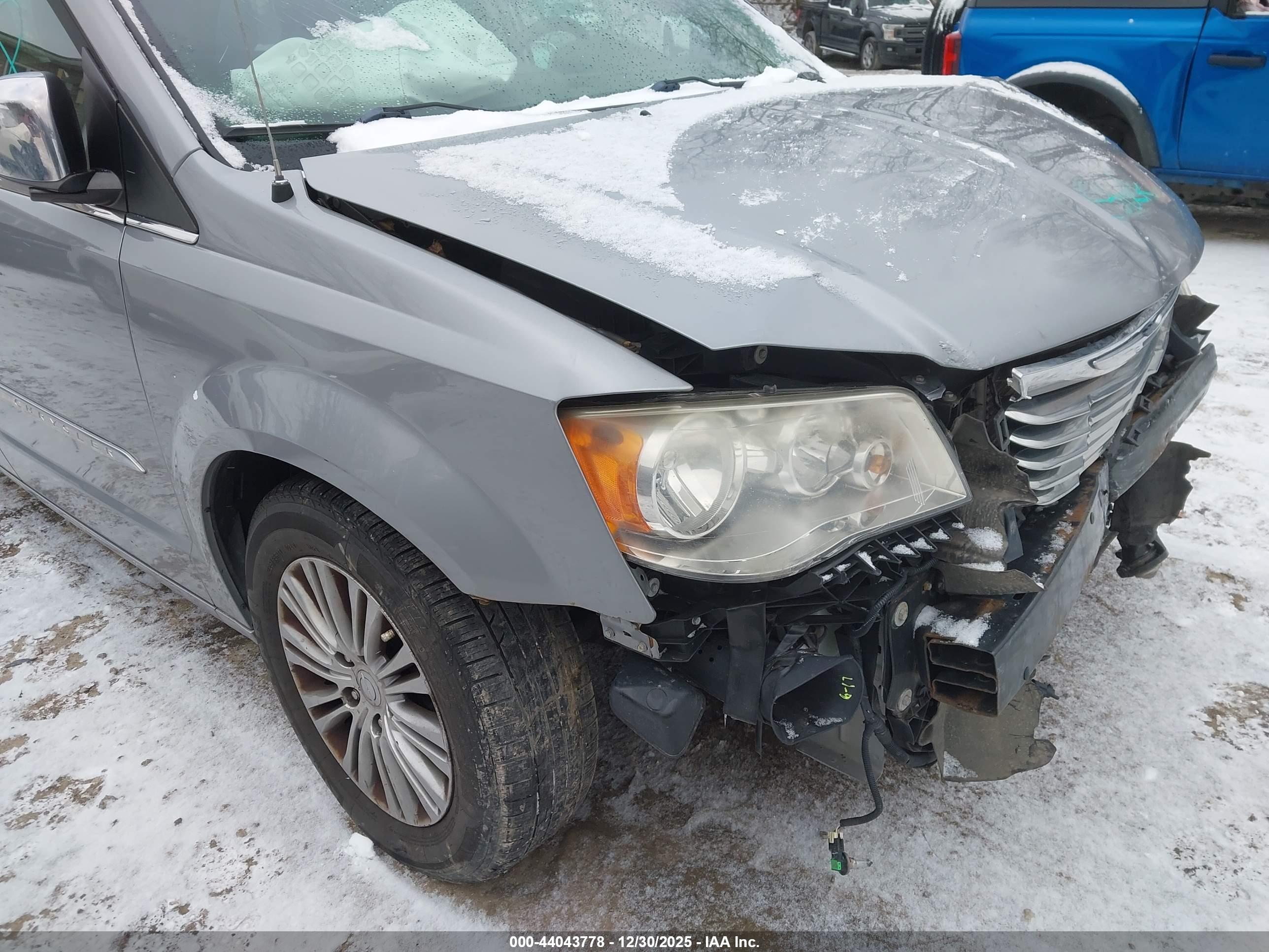 CHRYSLER TOWN image 6