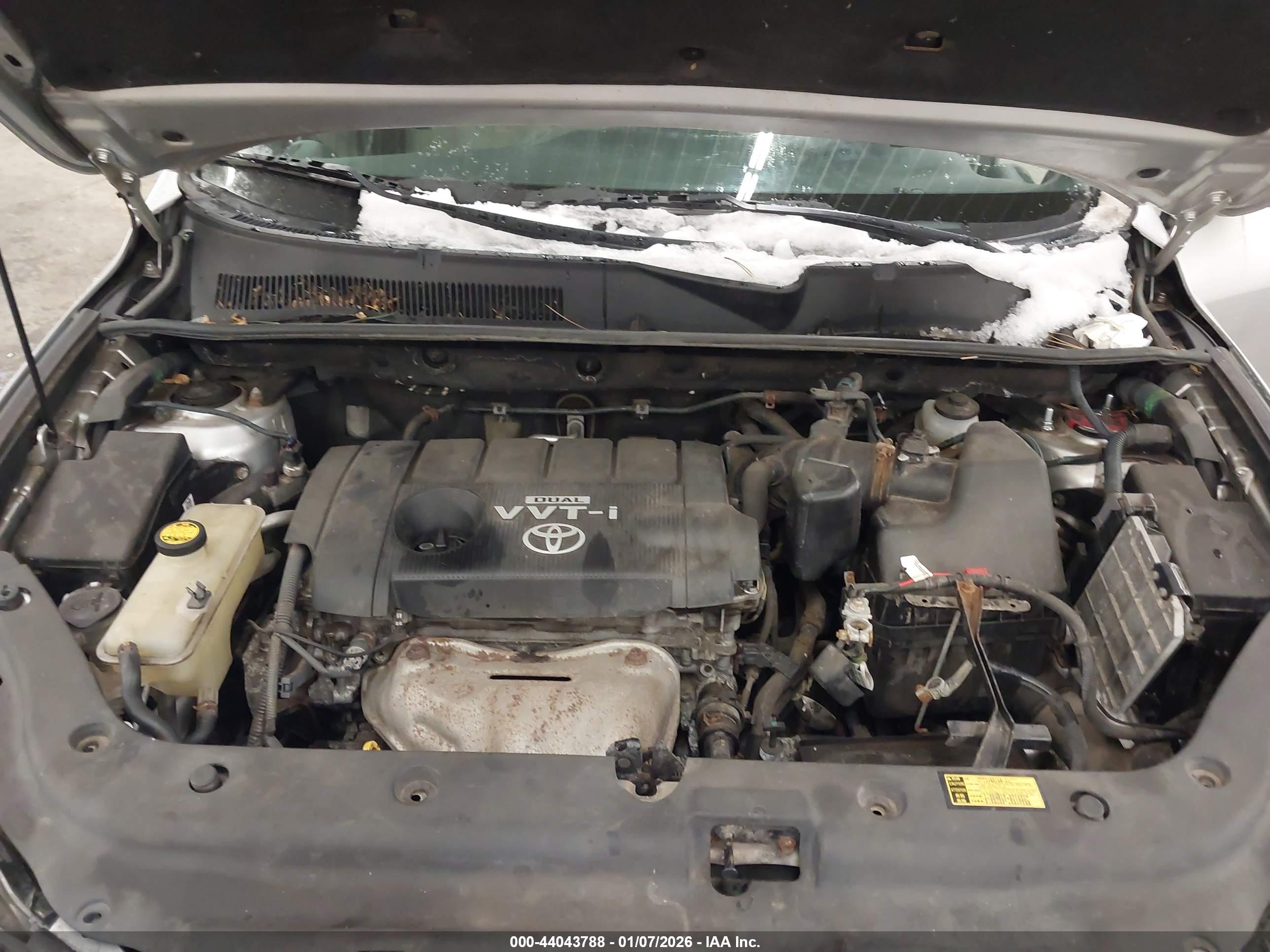 TOYOTA RAV4 image 10