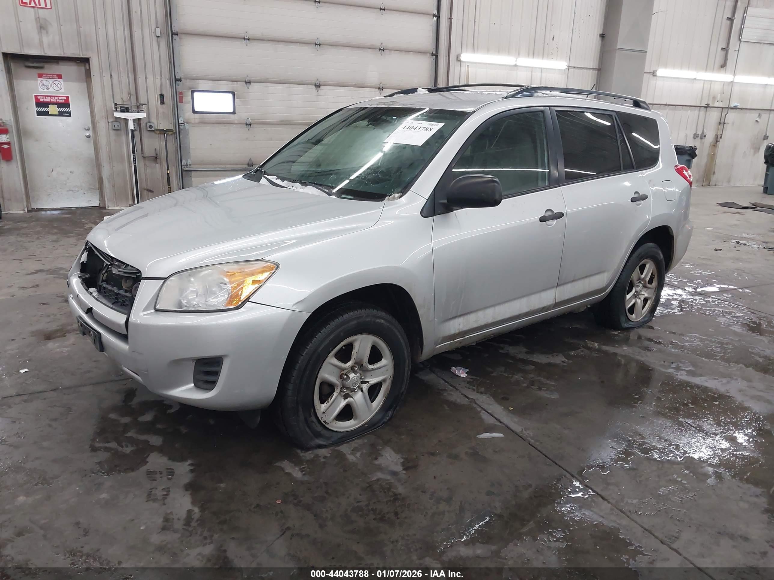 TOYOTA RAV4 image 2