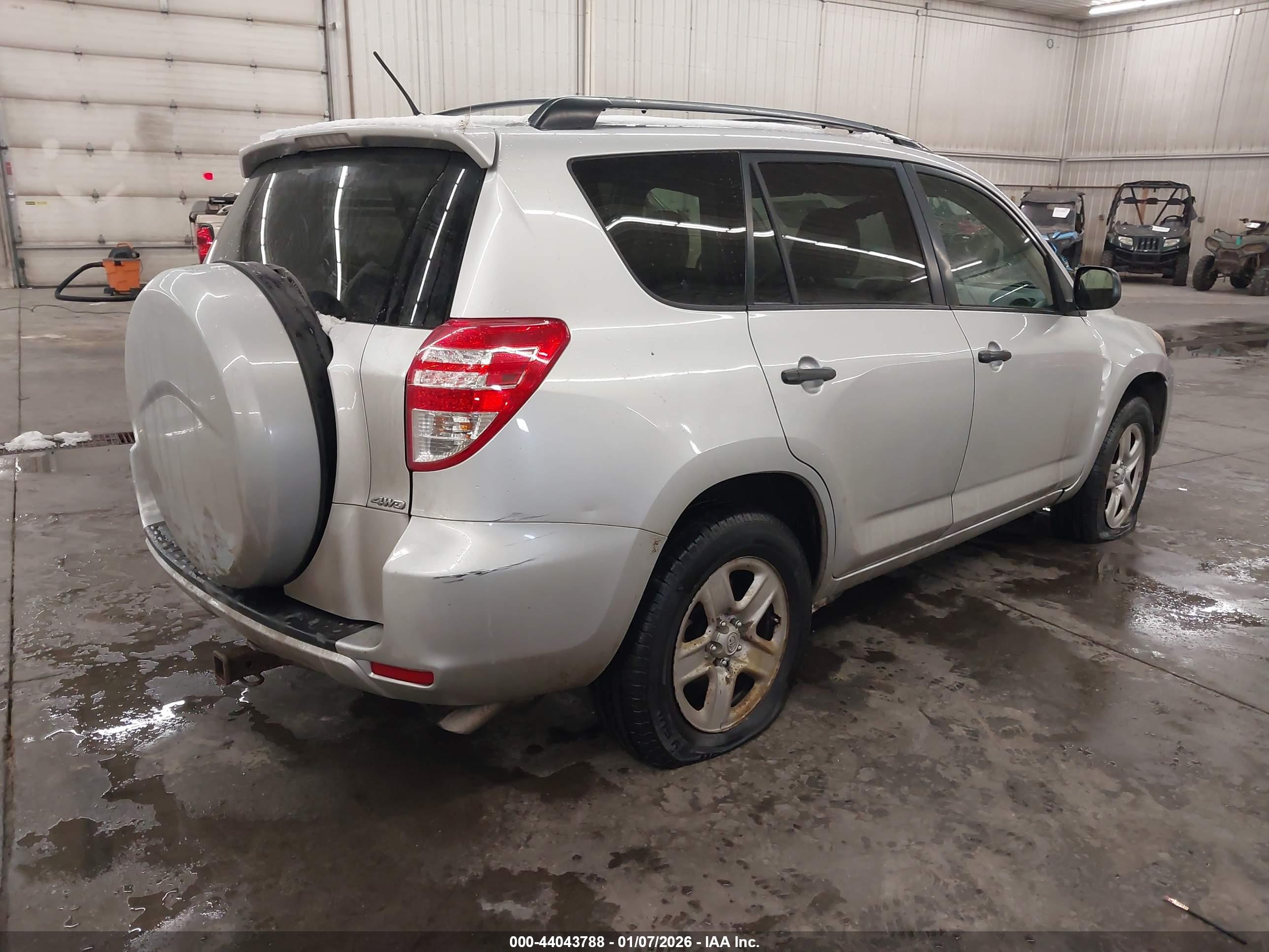 TOYOTA RAV4 image 4