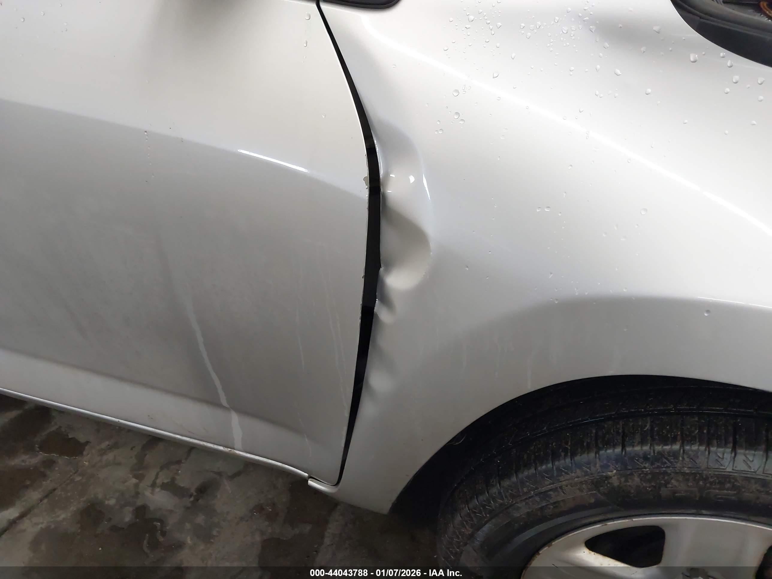 TOYOTA RAV4 image 6