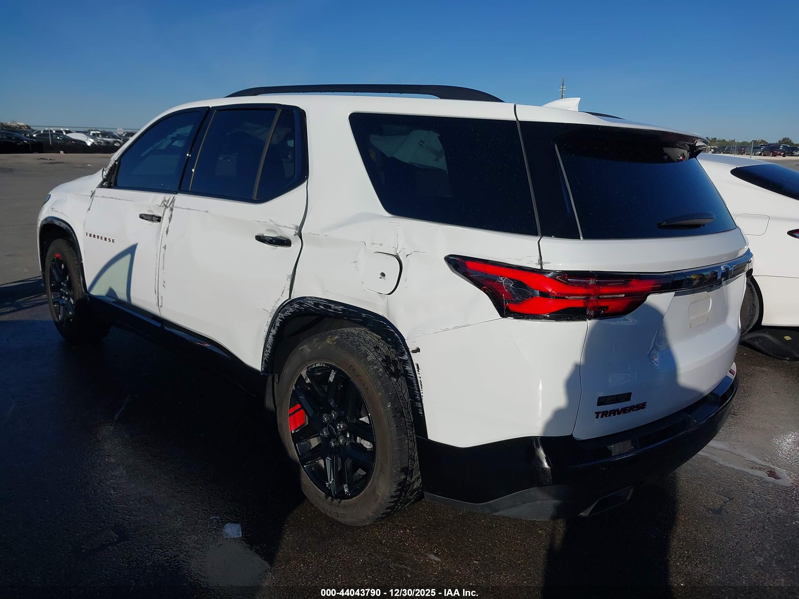 CHEVROLET TRAVERSE image 3