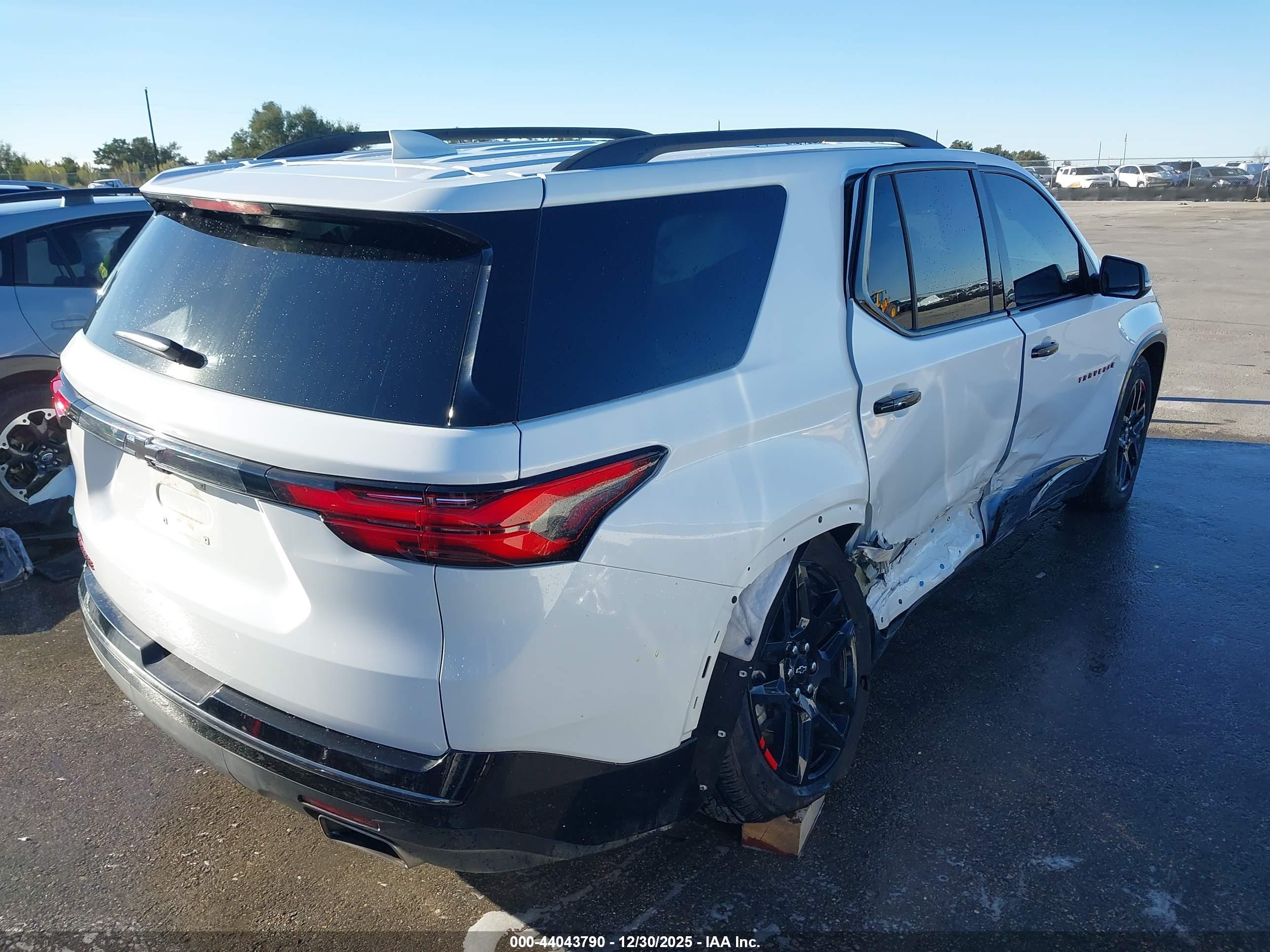 CHEVROLET TRAVERSE image 4