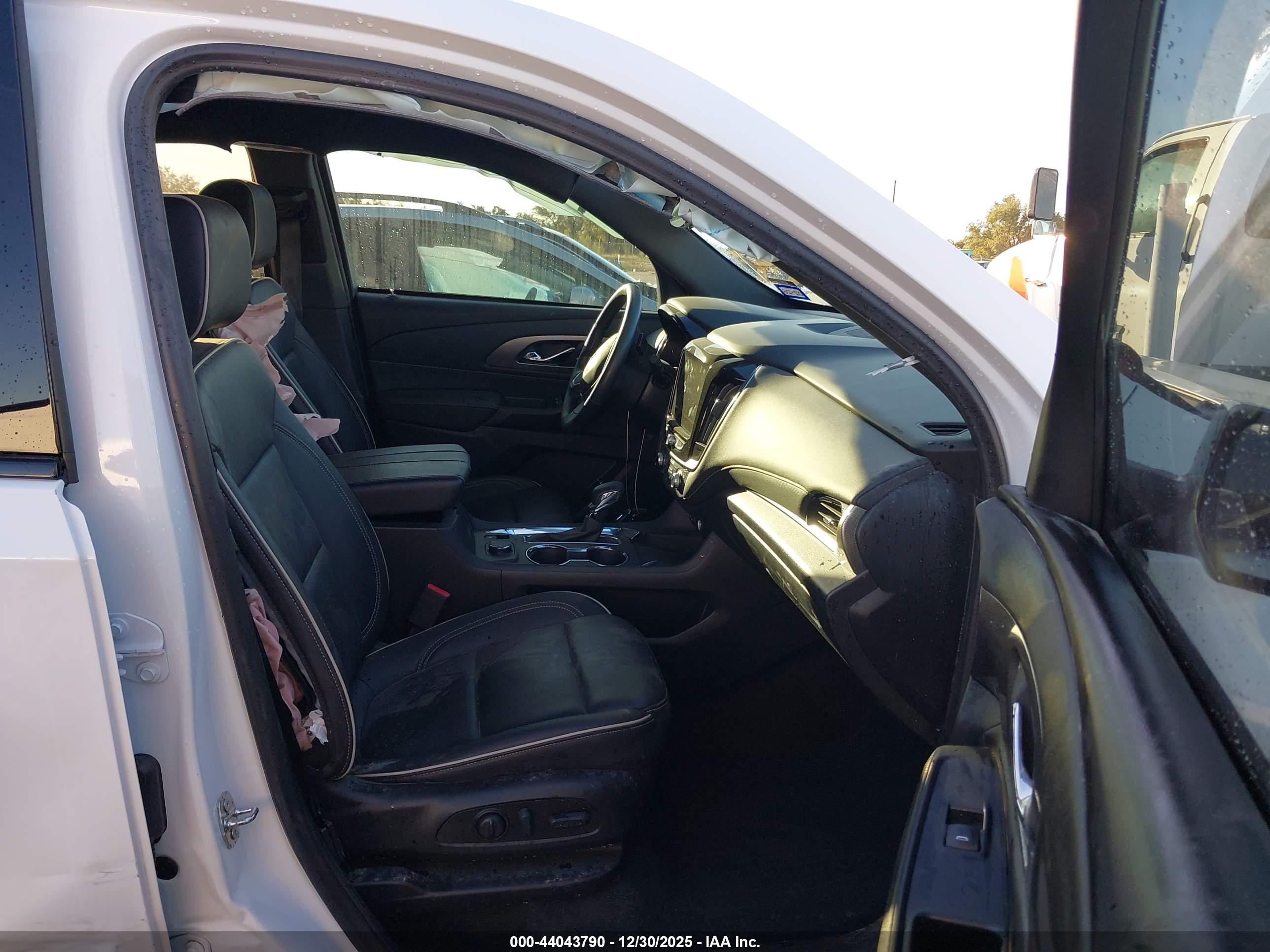 CHEVROLET TRAVERSE image 5