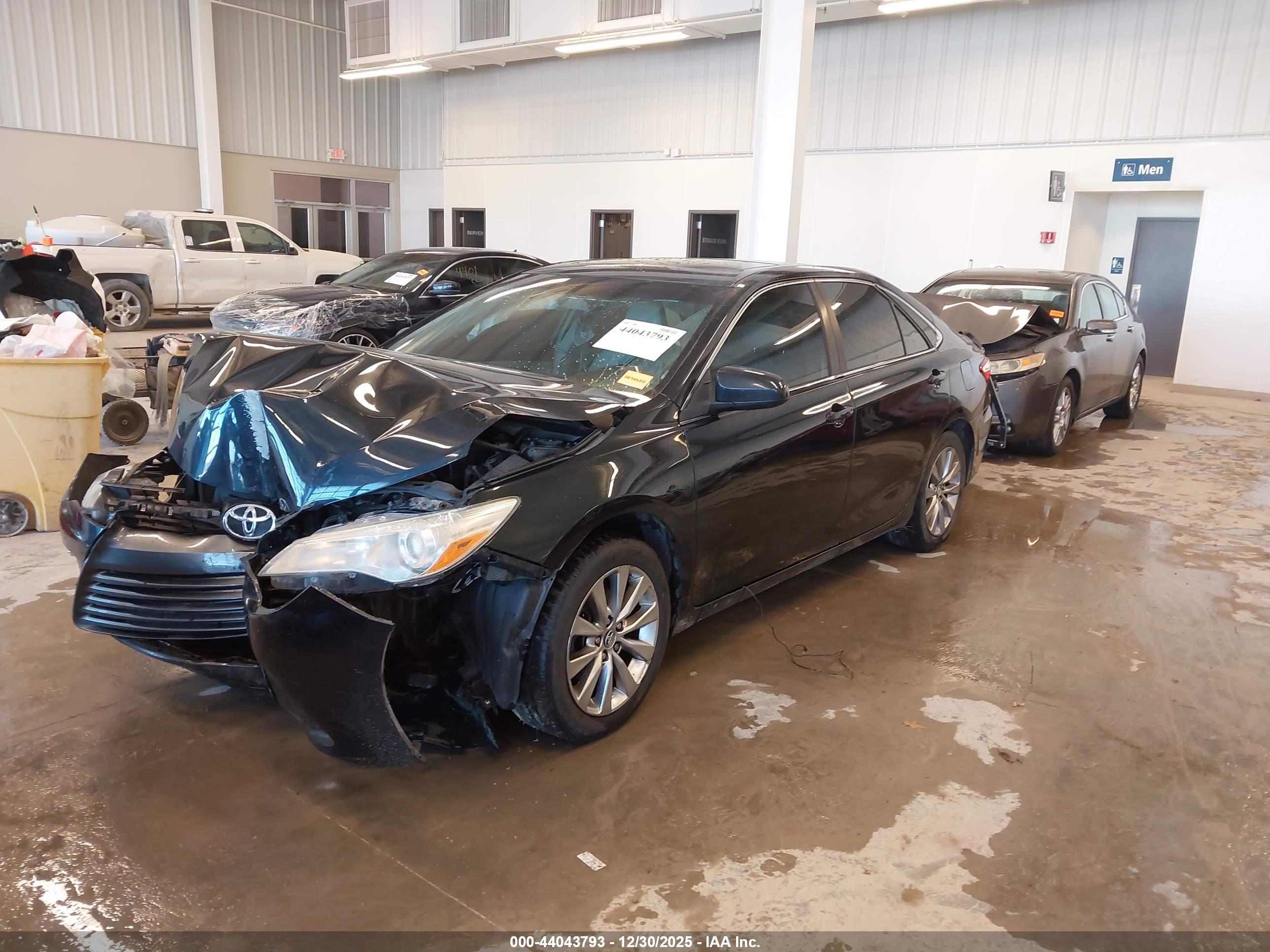 TOYOTA CAMRY image 2