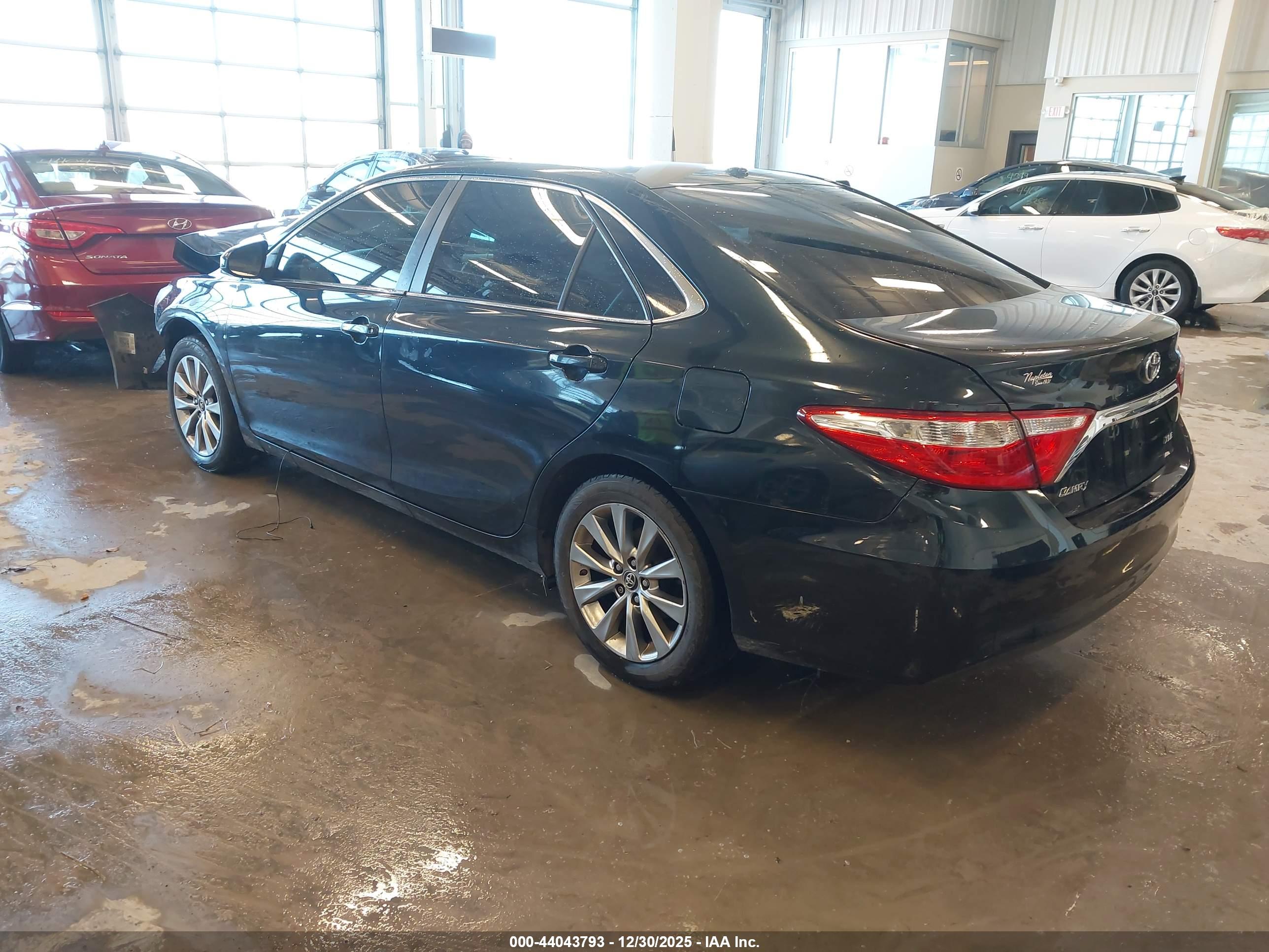 TOYOTA CAMRY image 3
