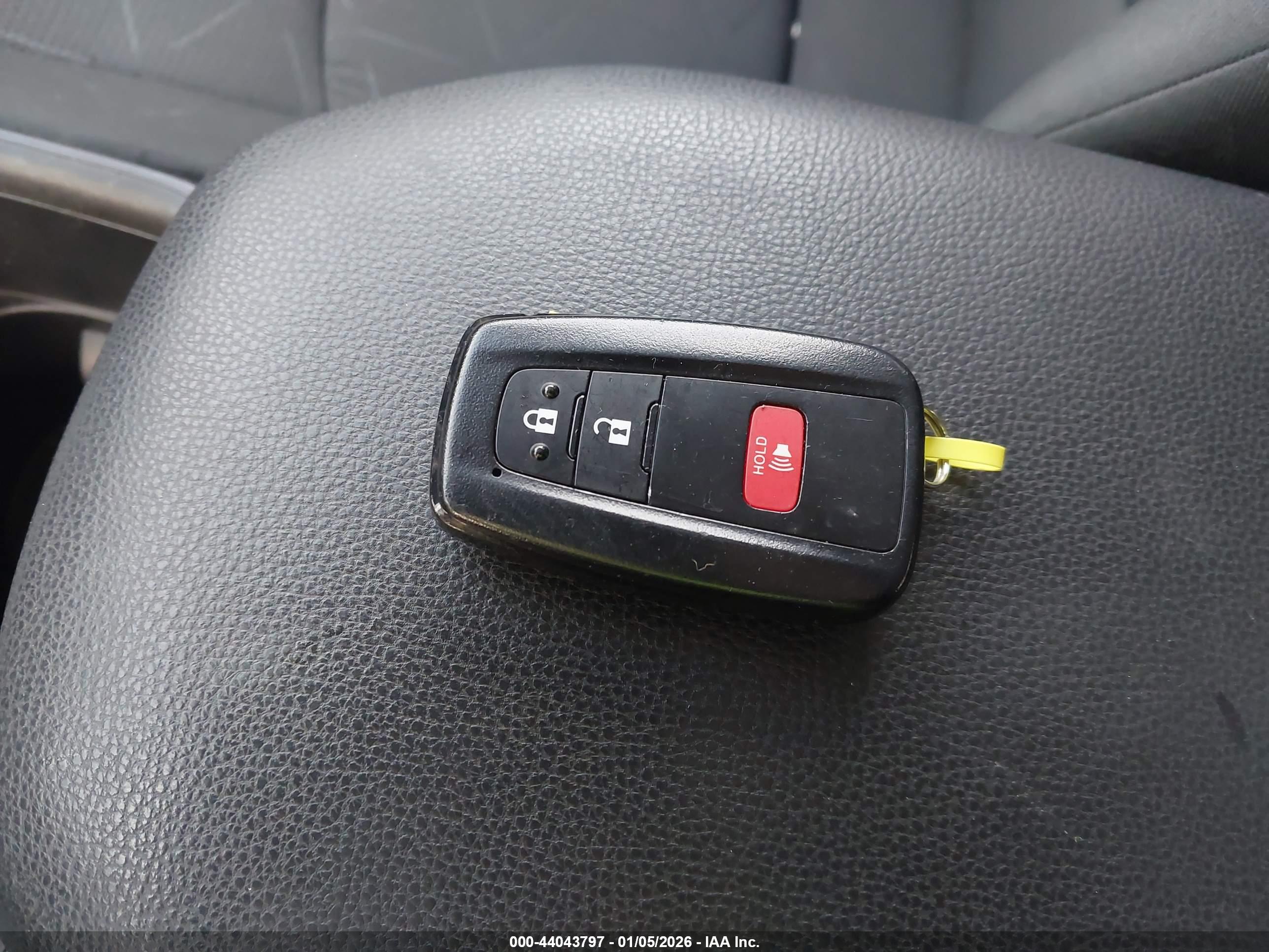 TOYOTA RAV4 image 11