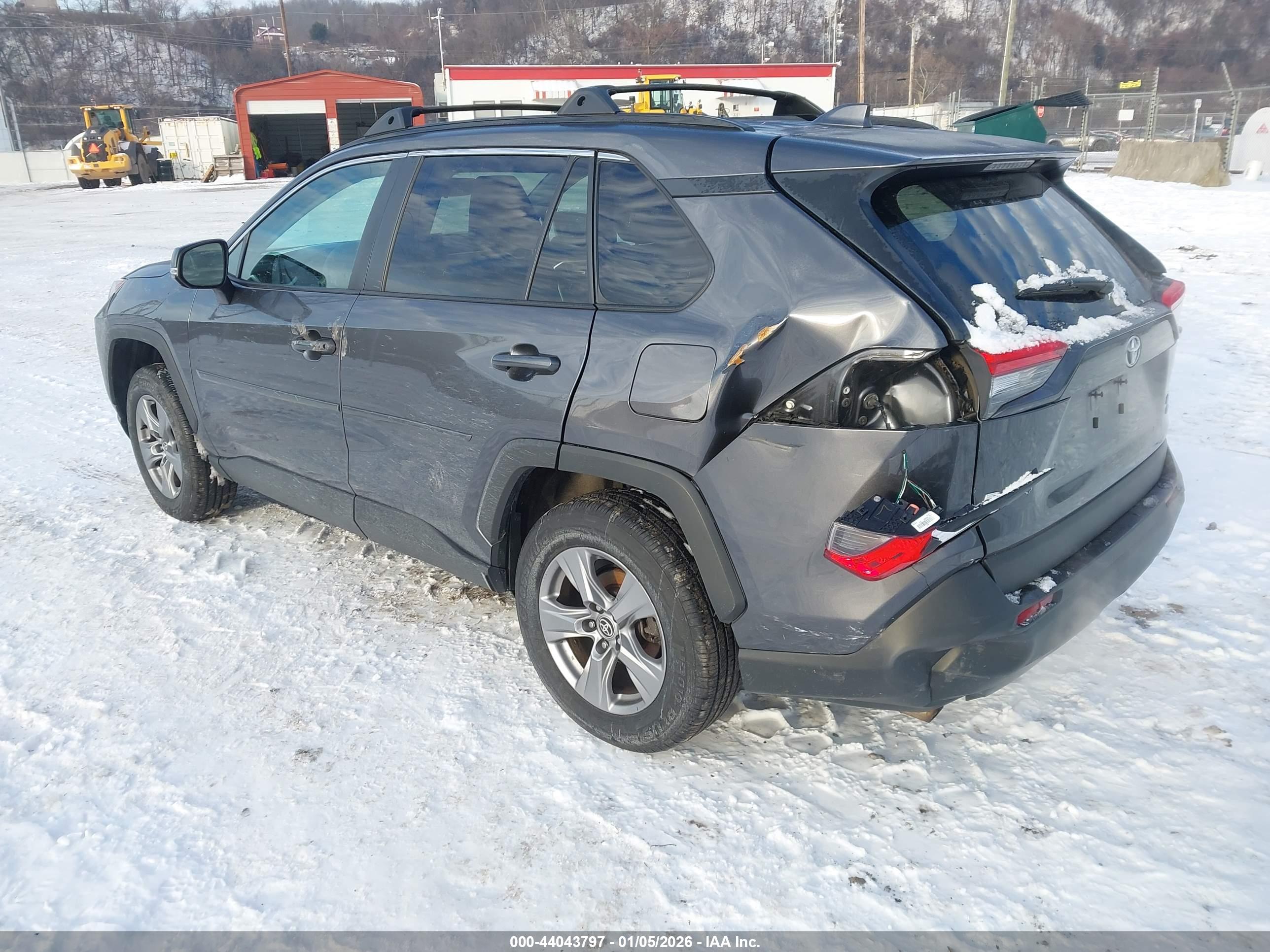 TOYOTA RAV4 image 3