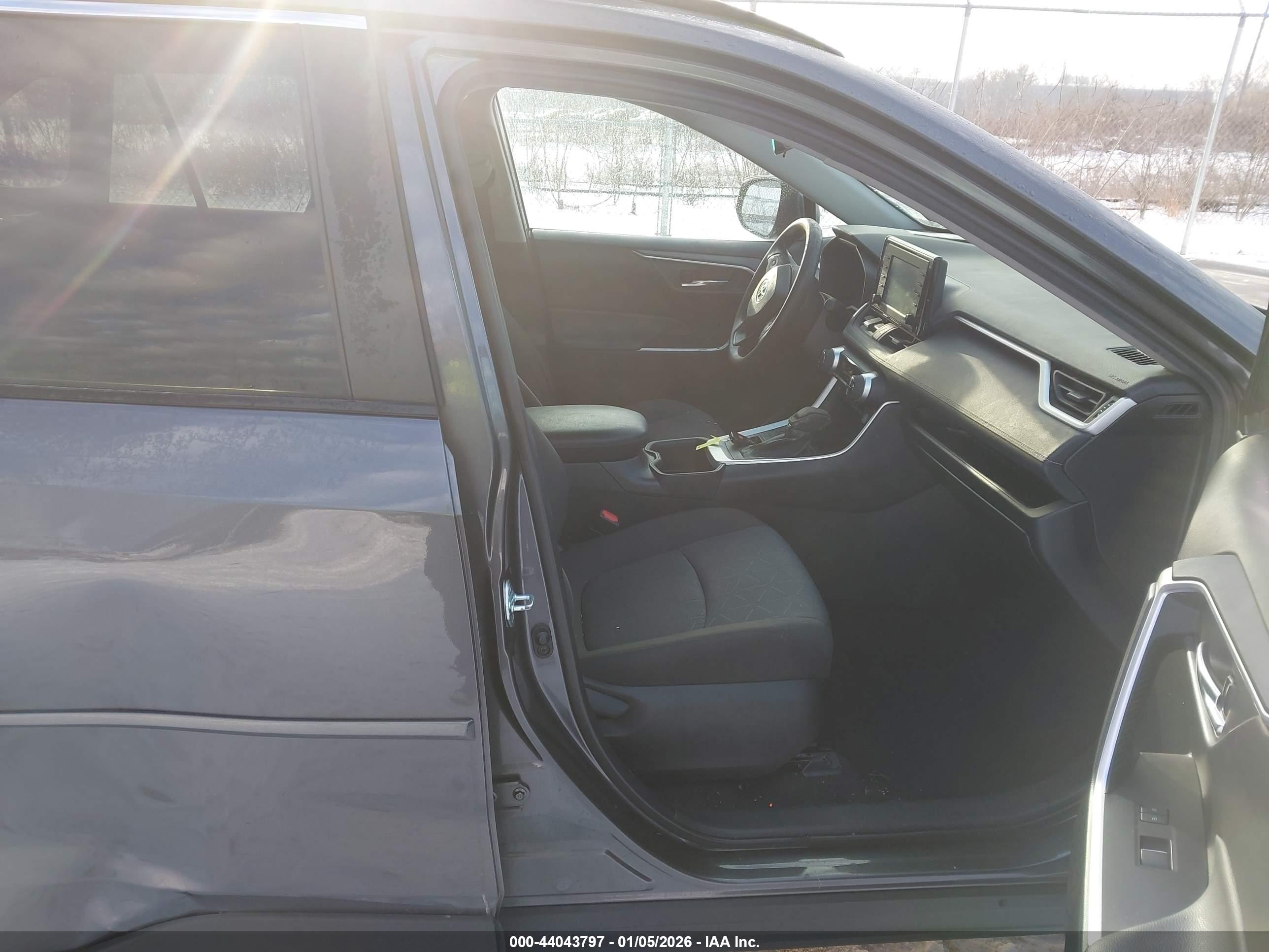 TOYOTA RAV4 image 5