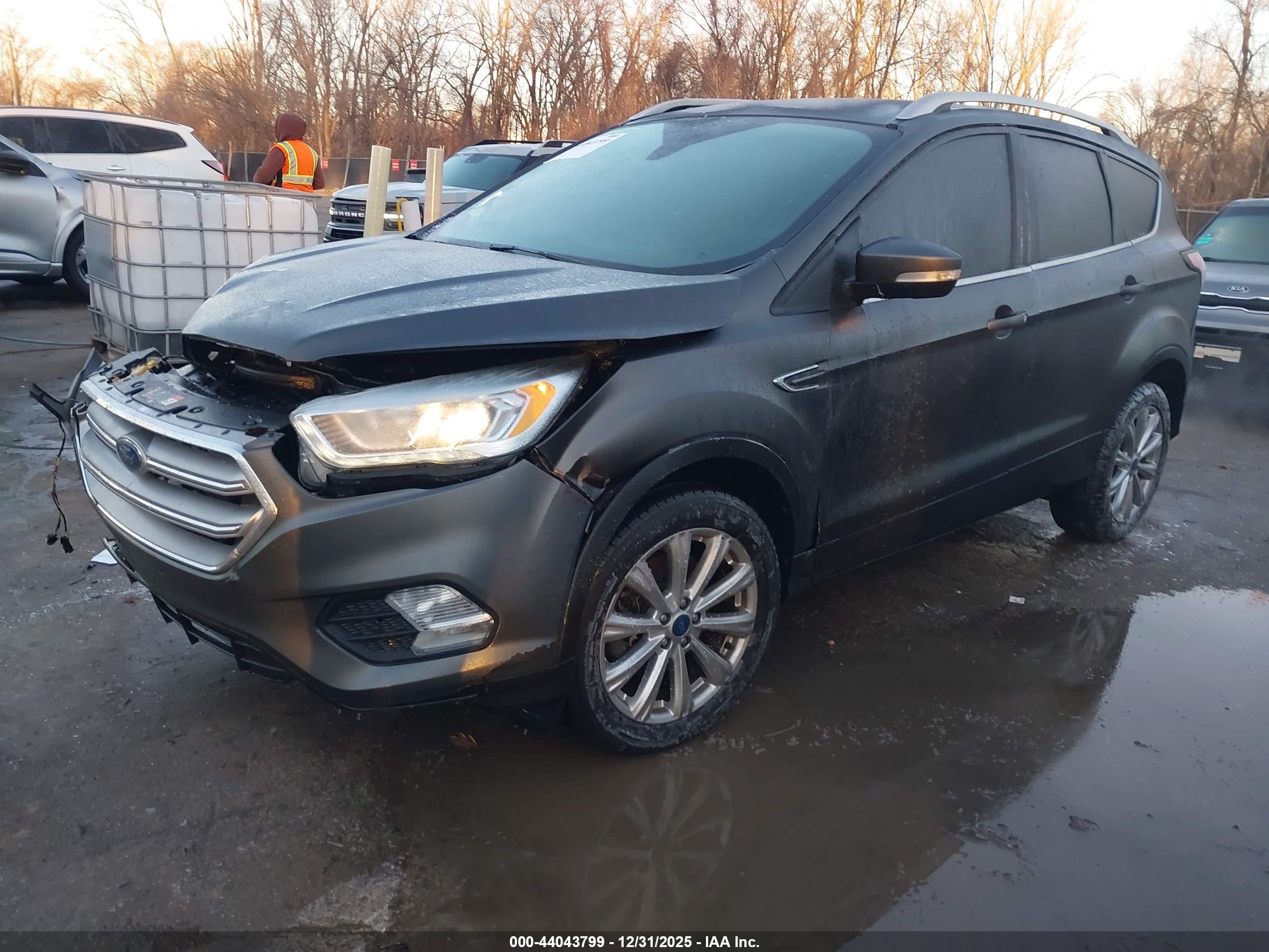 FORD ESCAPE image 2