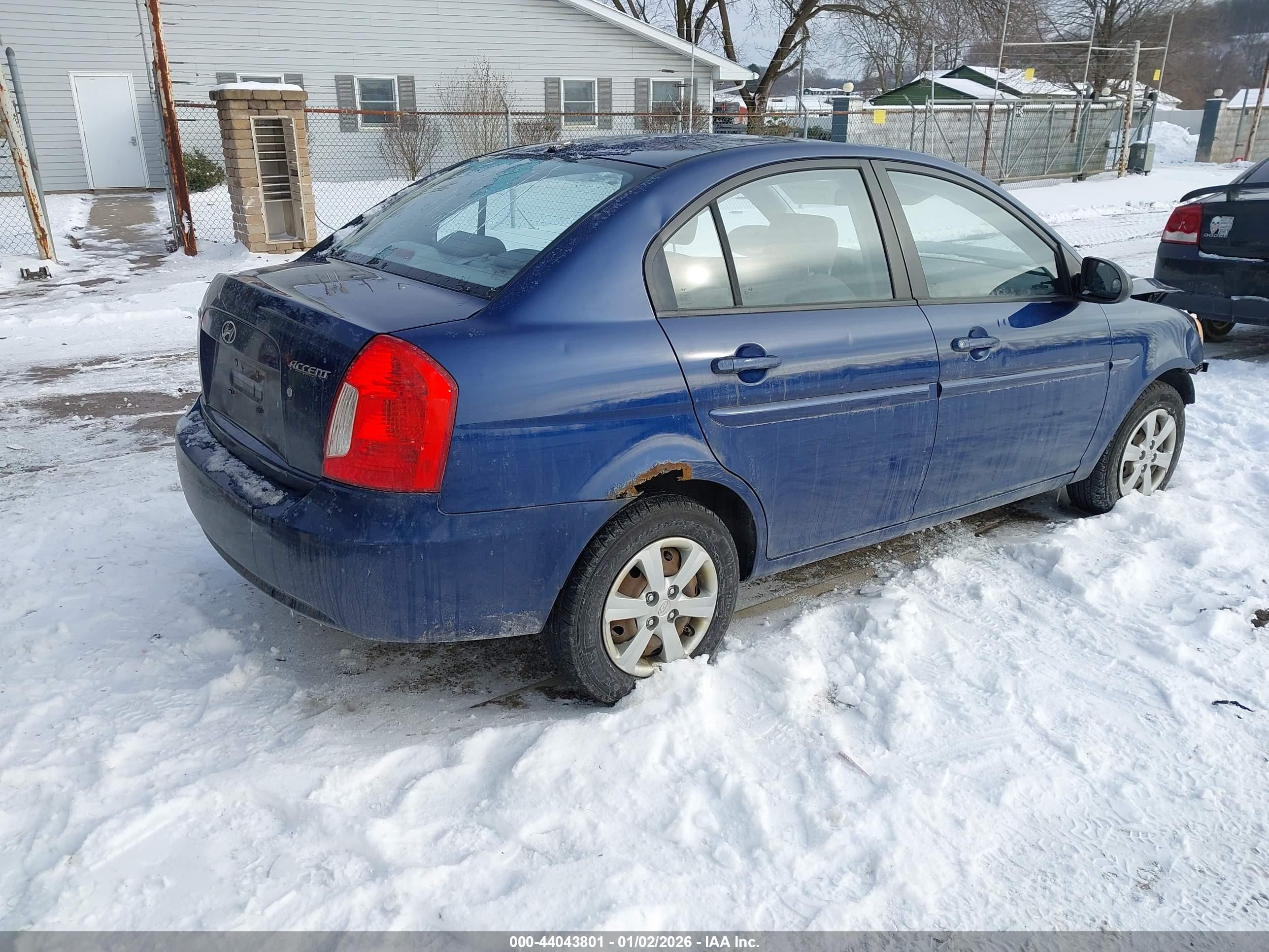 HYUNDAI ACCENT image 4